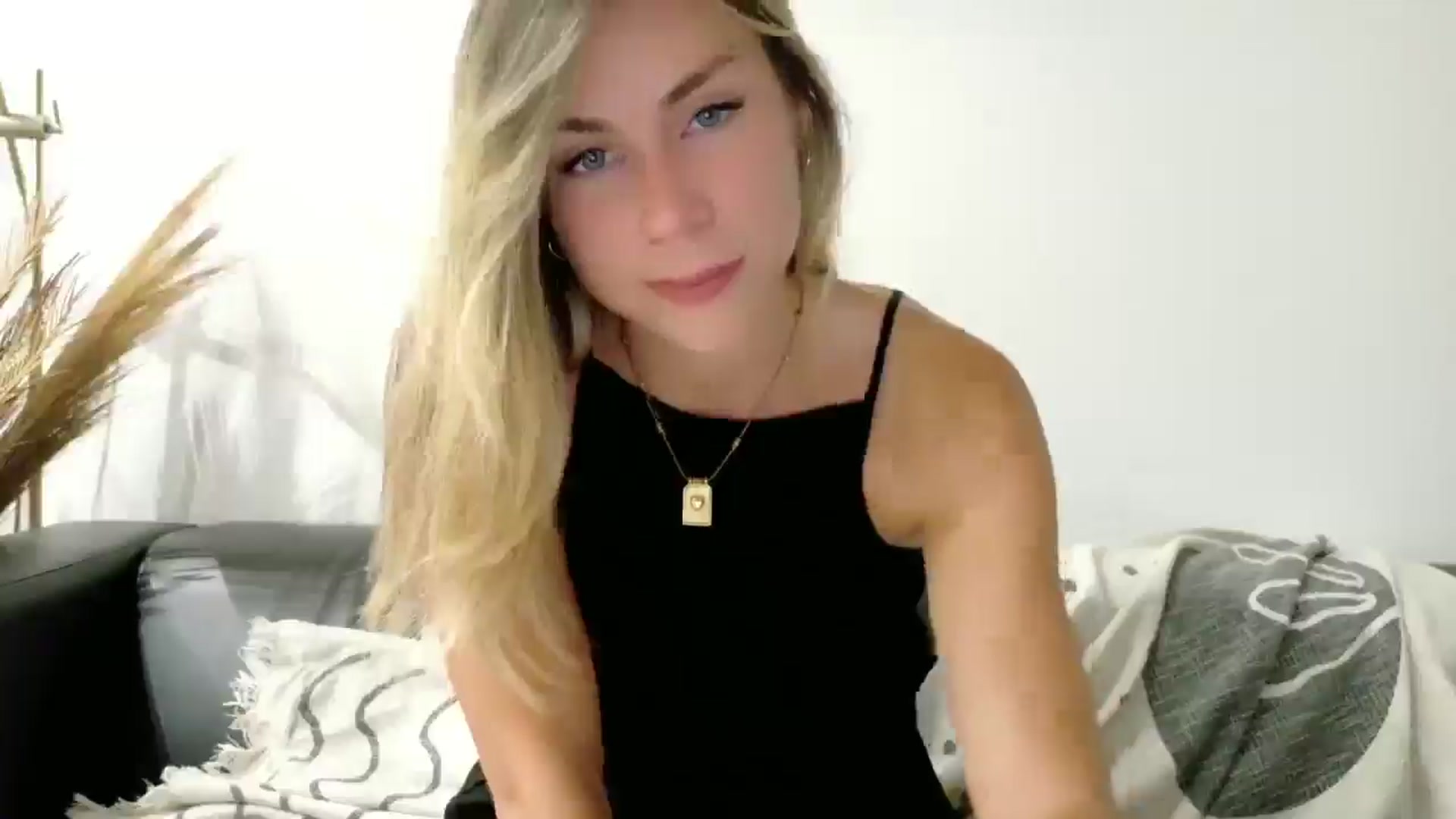 Gallery image thumbnail from Alicewonder1's myfreecams stream on, 06/25/2025, 19:42 image 13 of 20