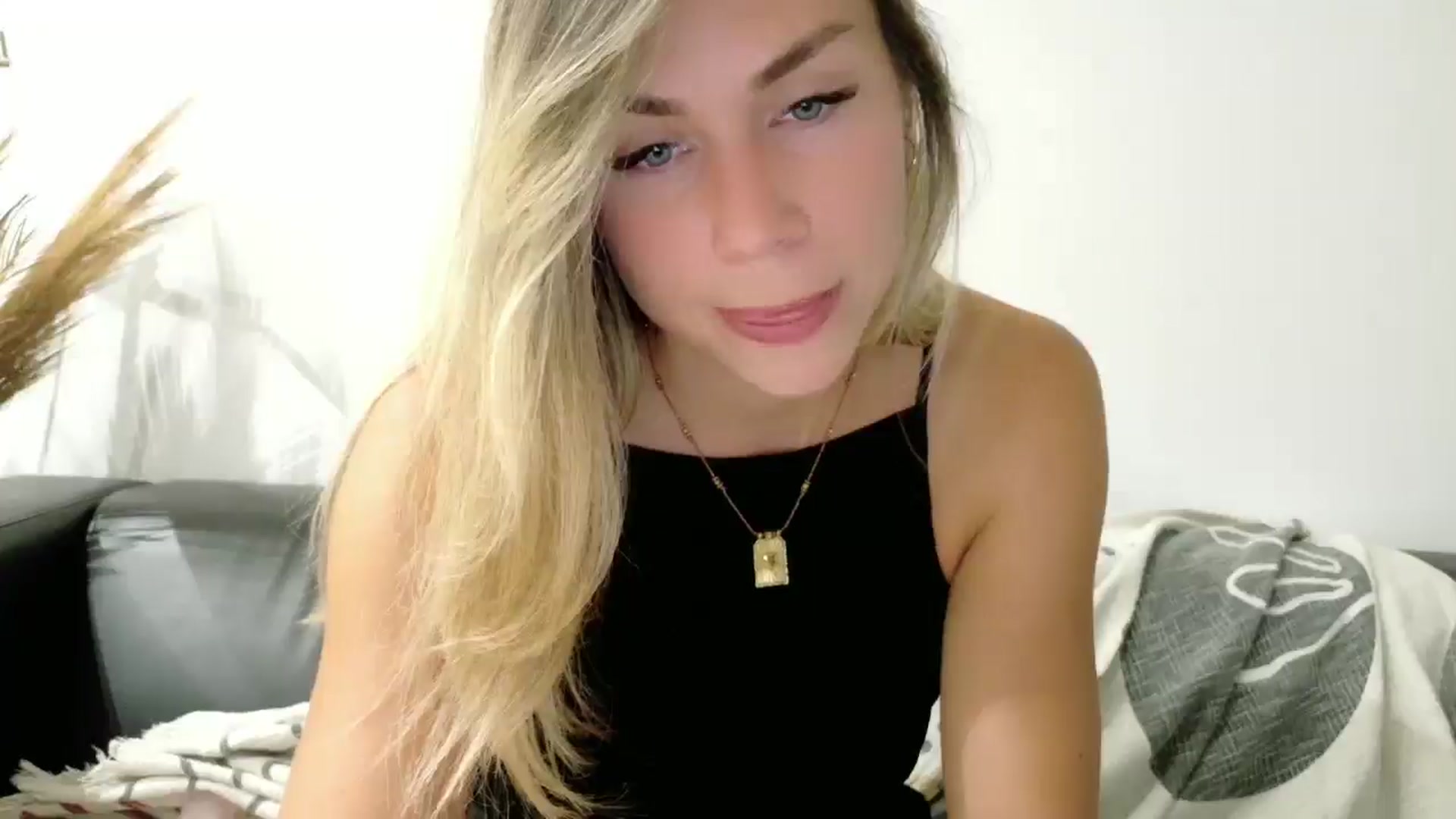 Gallery image thumbnail from Alicewonder1's myfreecams stream on, 06/25/2025, 19:42 image 14 of 20