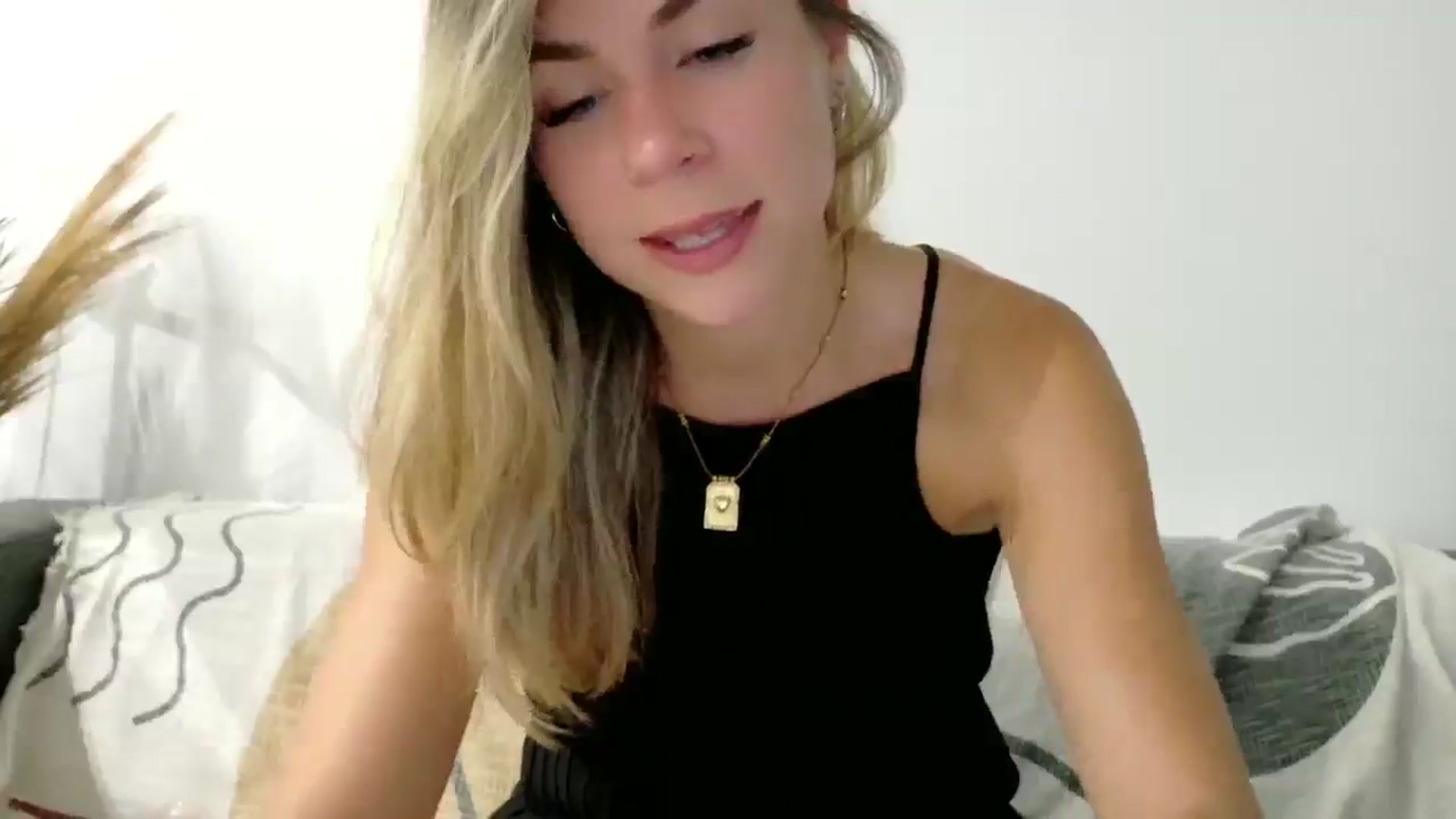 Gallery image thumbnail from Alicewonder1's myfreecams stream on, 06/25/2025, 19:42 image 2 of 20