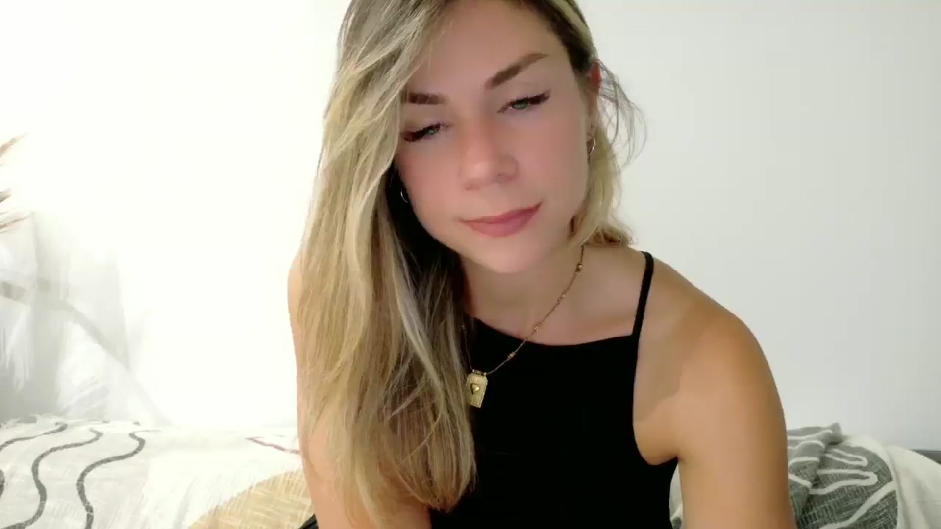 Gallery image thumbnail from Alicewonder1's myfreecams stream on, 06/25/2025, 19:42 image 7 of 20