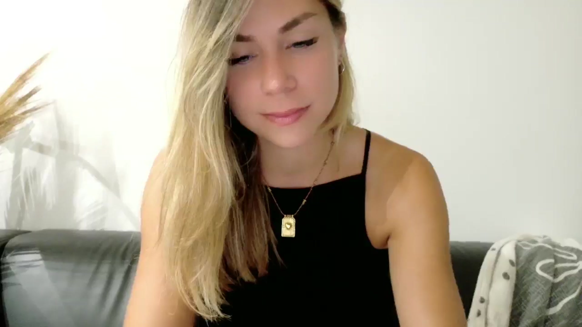 Gallery image thumbnail from Alicewonder1's myfreecams stream on, 06/25/2025, 20:59 image 8 of 20