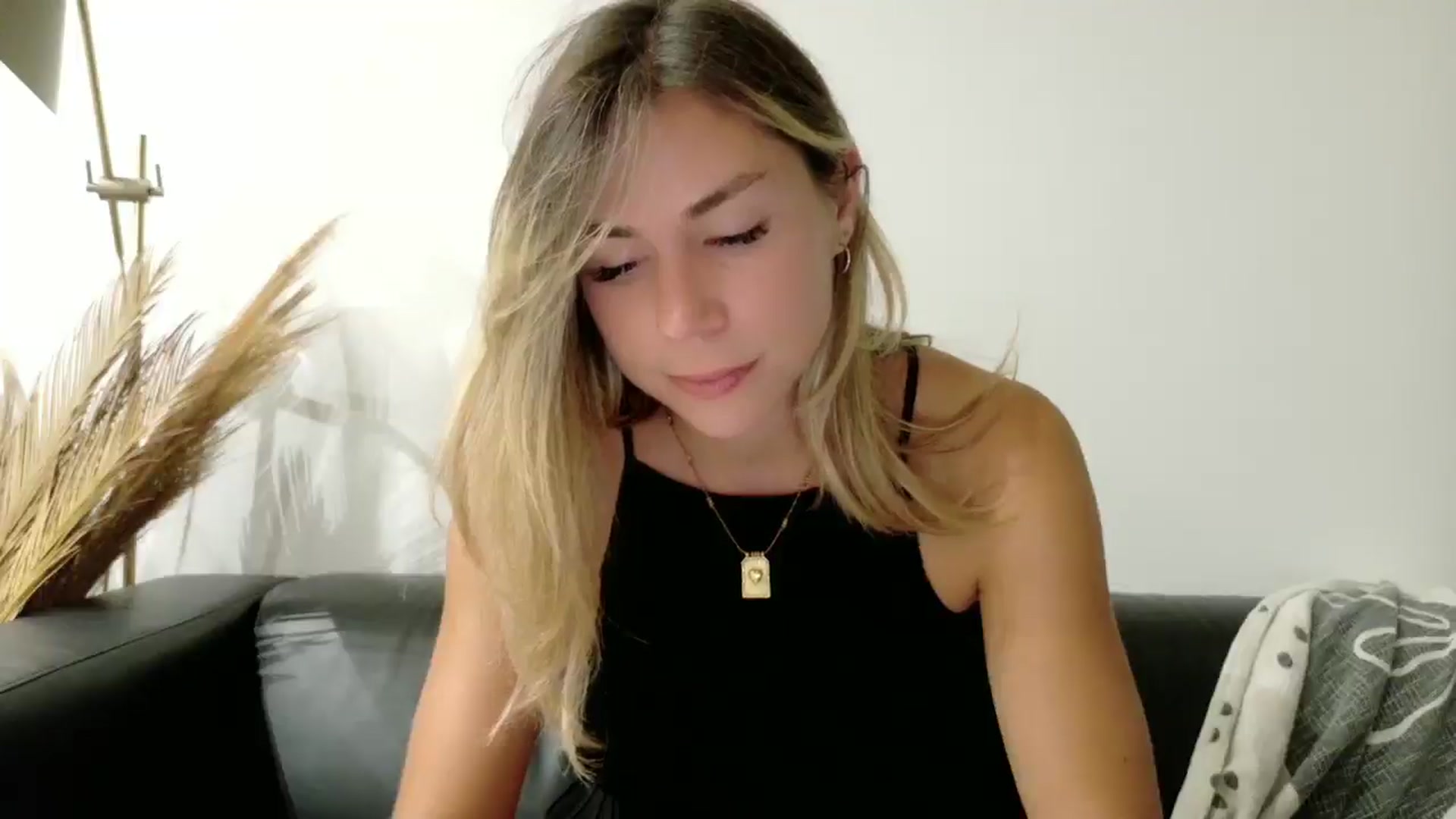 Gallery image thumbnail from Alicewonder1's myfreecams stream on, 06/25/2025, 20:59 image 16 of 20