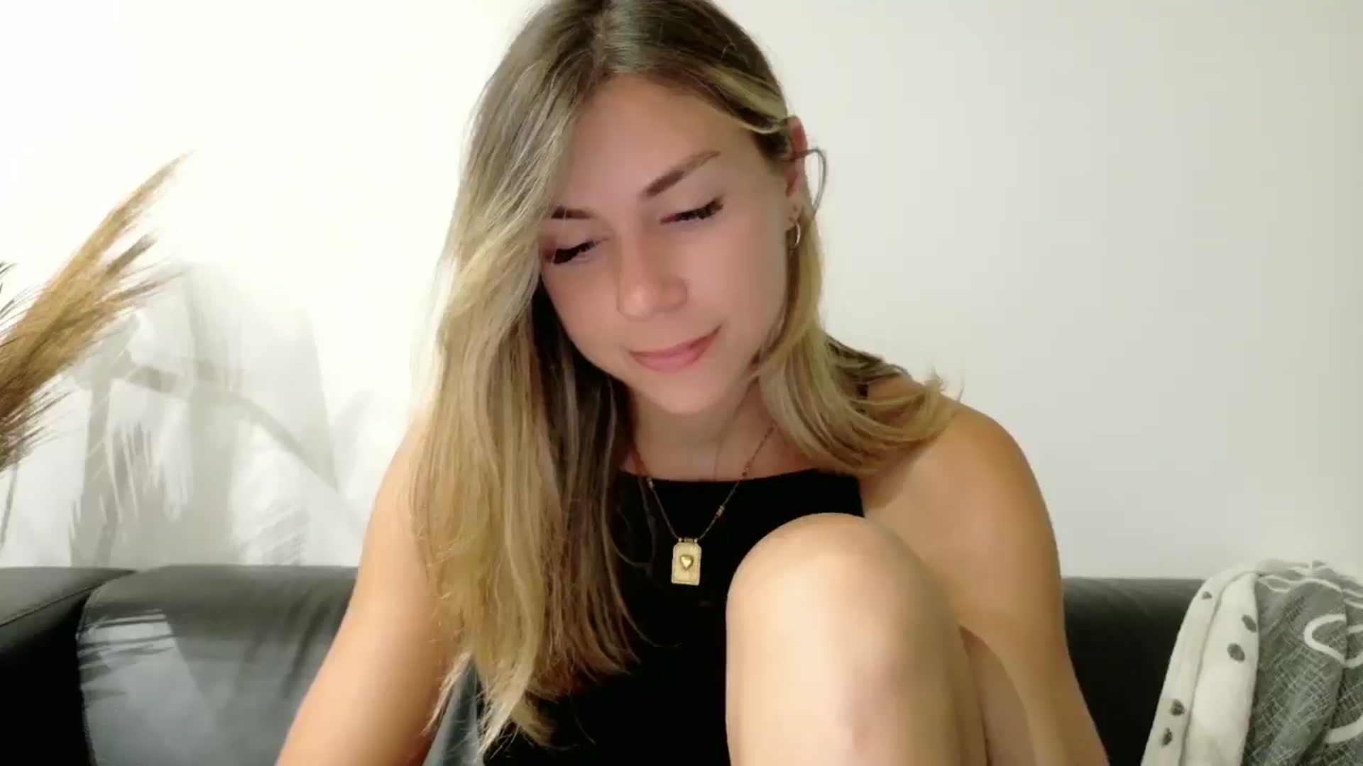 Gallery image thumbnail from Alicewonder1's myfreecams stream on, 06/25/2025, 20:59 image 20 of 20