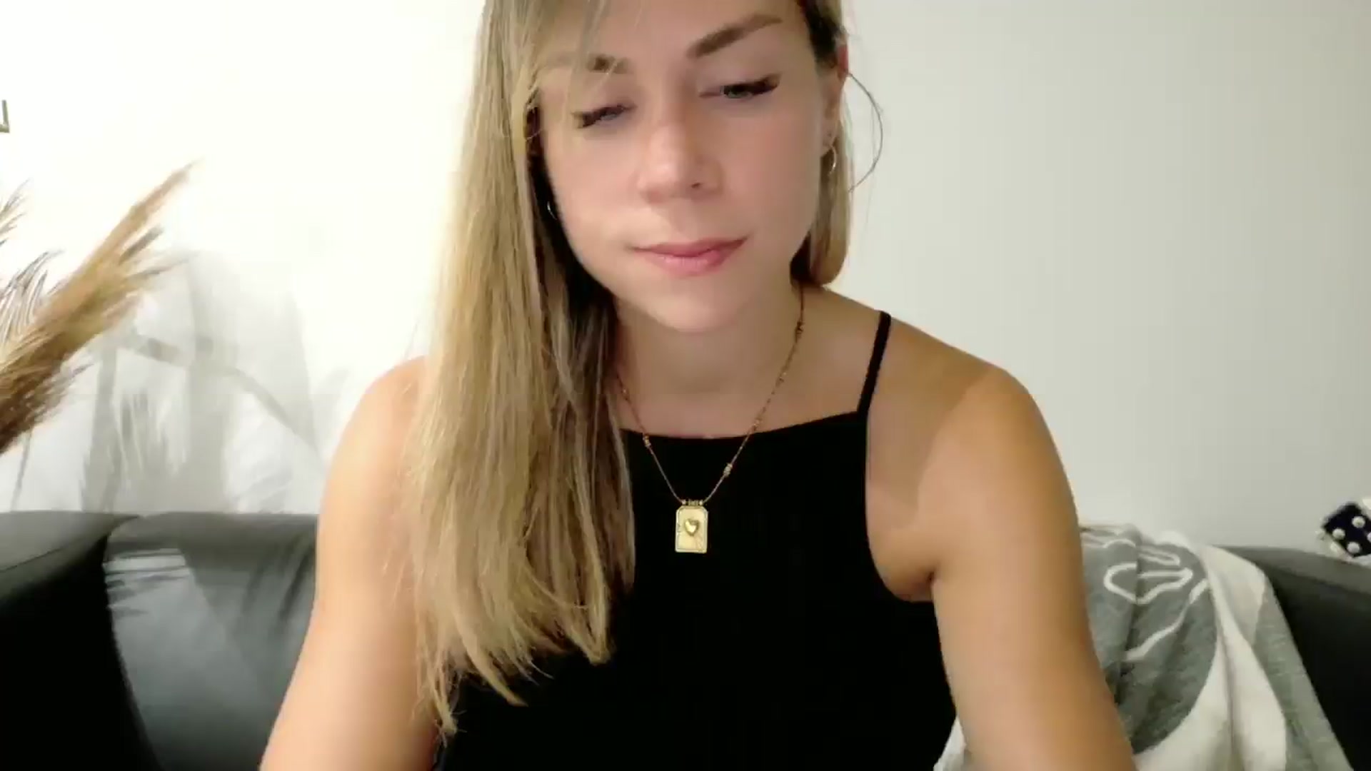 Gallery image thumbnail from Alicewonder1's myfreecams stream on, 06/25/2025, 20:59 image 1 of 20