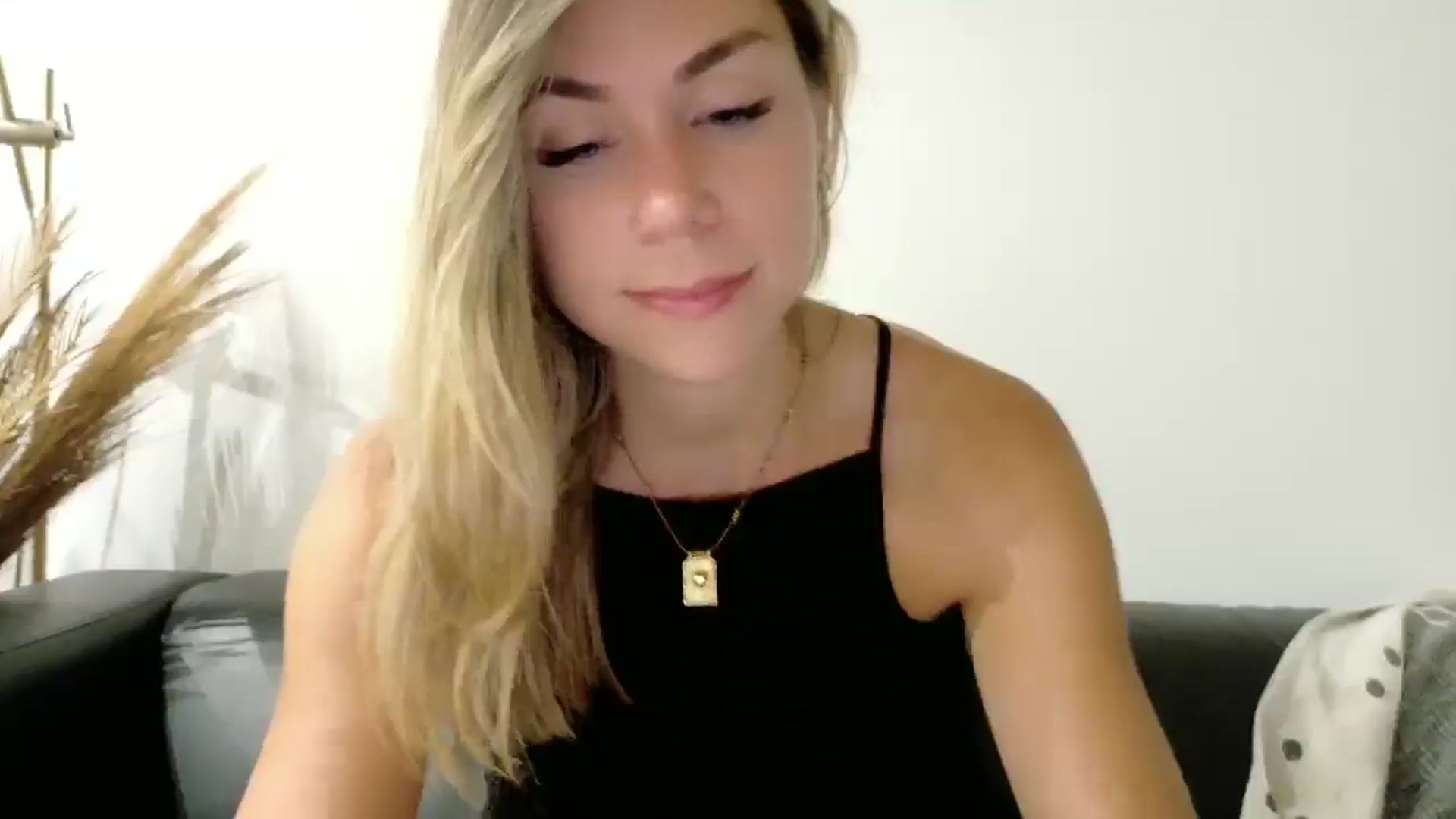 Gallery image thumbnail from Alicewonder1's myfreecams stream on, 06/25/2025, 20:59 image 5 of 20