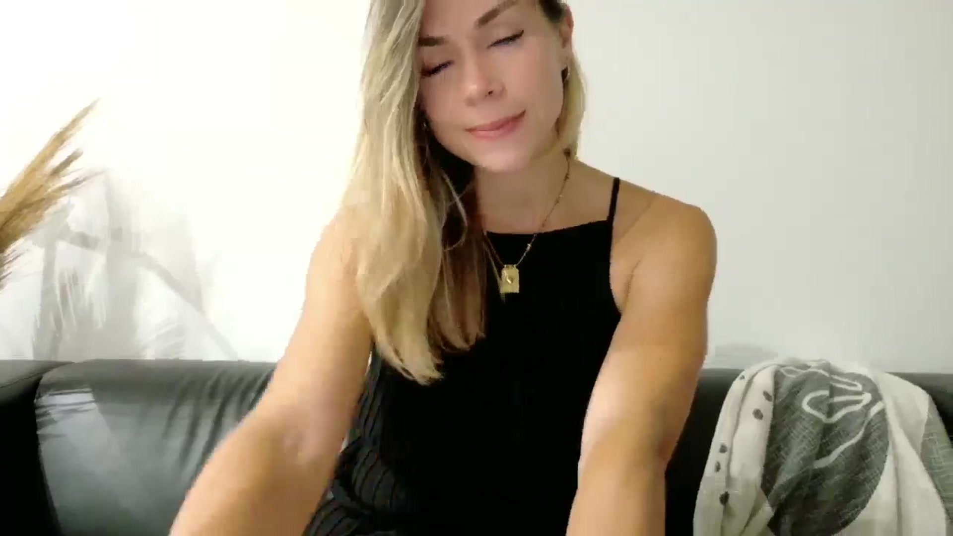 Gallery image thumbnail from Alicewonder1's myfreecams stream on, 06/25/2025, 20:59 image 7 of 20
