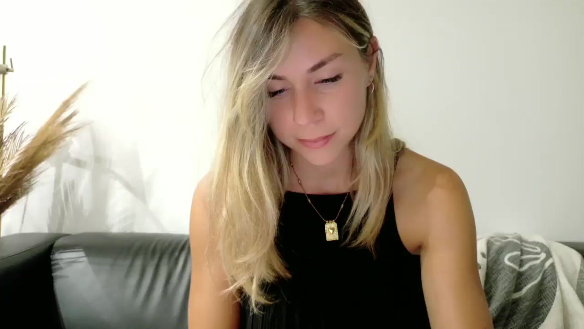 Gallery image thumbnail from Alicewonder1's myfreecams stream on, 06/25/2025, 20:59 image 15 of 20