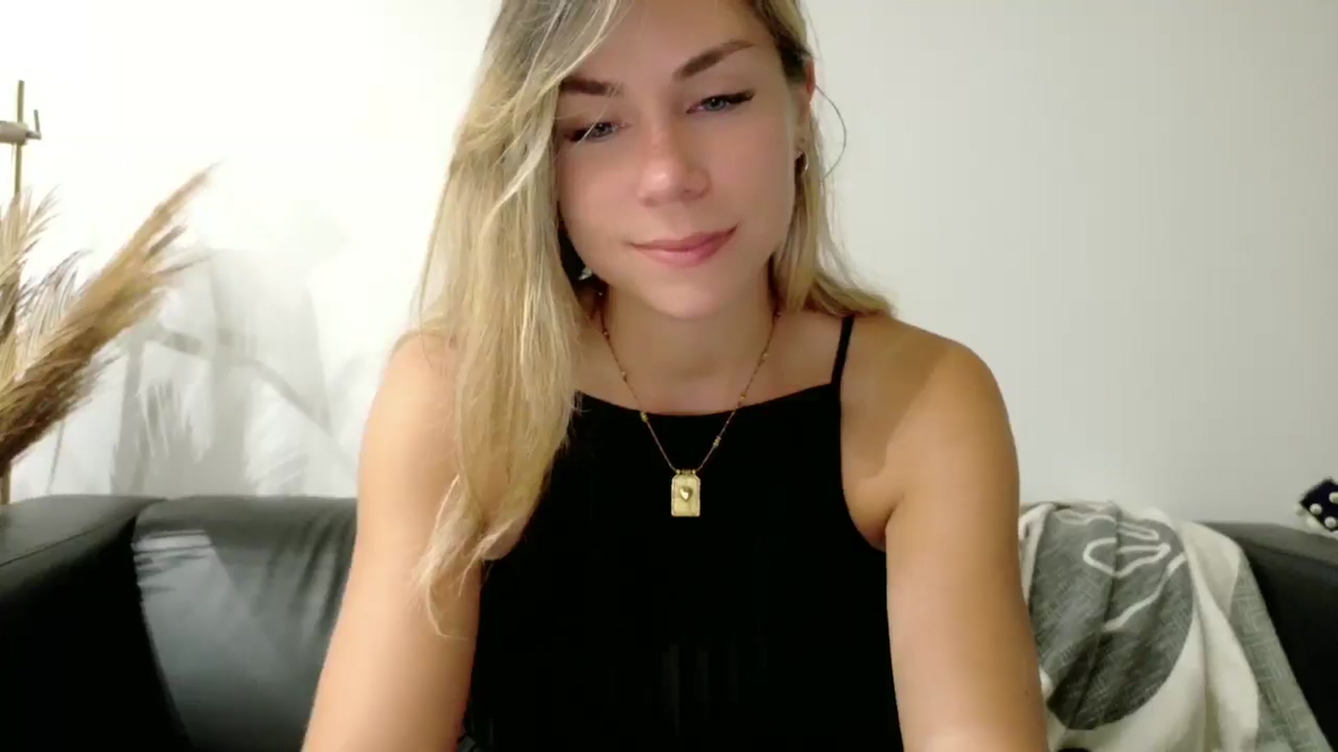 Gallery image thumbnail from Alicewonder1's myfreecams stream on, 06/25/2025, 20:59 image 2 of 20
