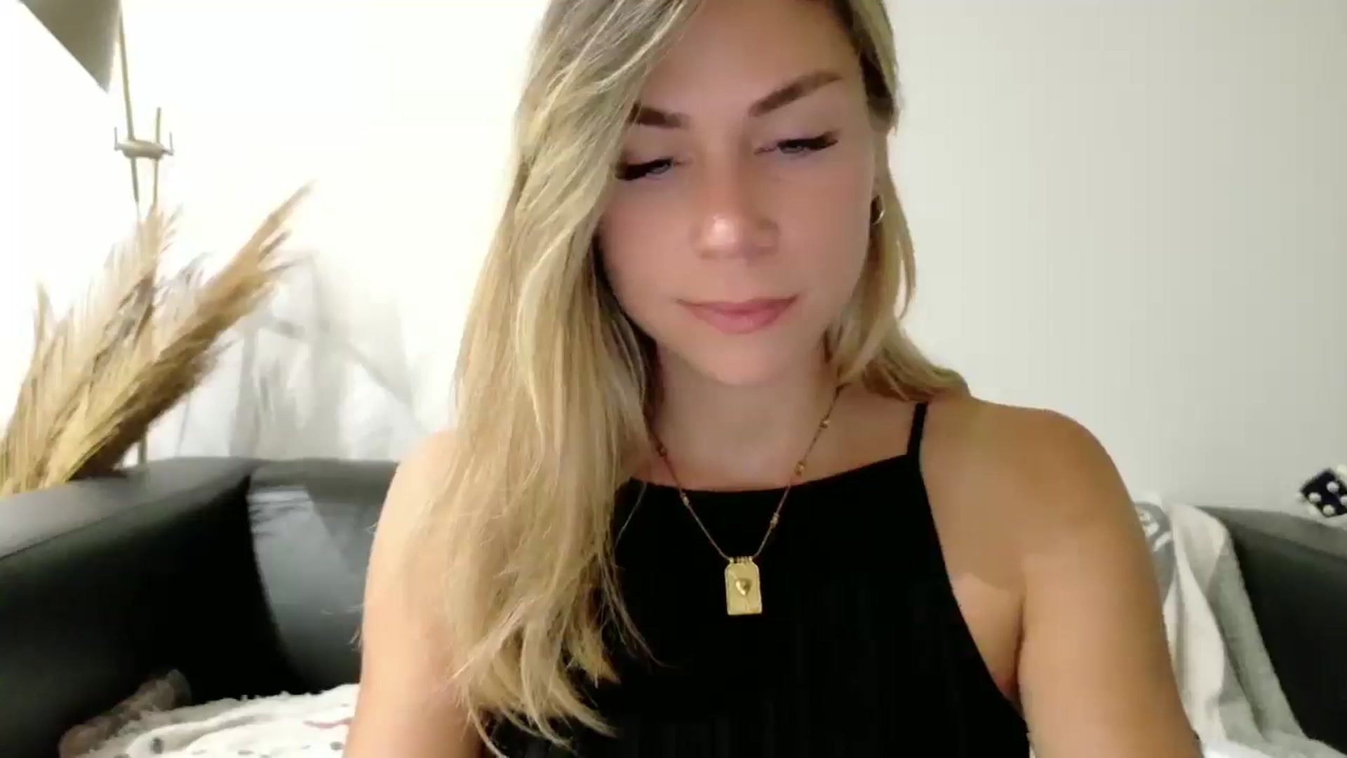 Gallery image thumbnail from Alicewonder1's myfreecams stream on, 06/25/2025, 20:59 image 11 of 20