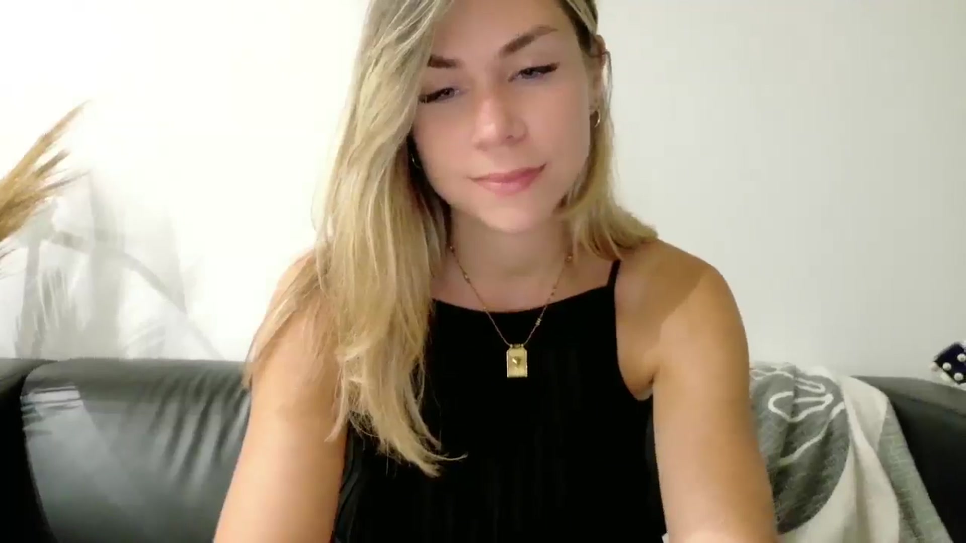 Gallery image thumbnail from Alicewonder1's myfreecams stream on, 06/25/2025, 20:59 image 14 of 20