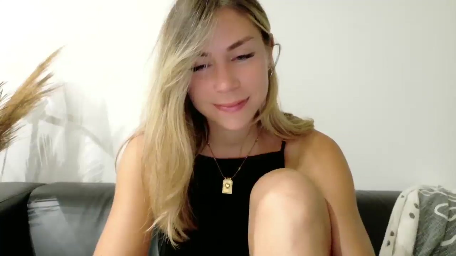 Gallery image thumbnail from Alicewonder1's myfreecams stream on, 06/25/2025, 20:59 image 19 of 20