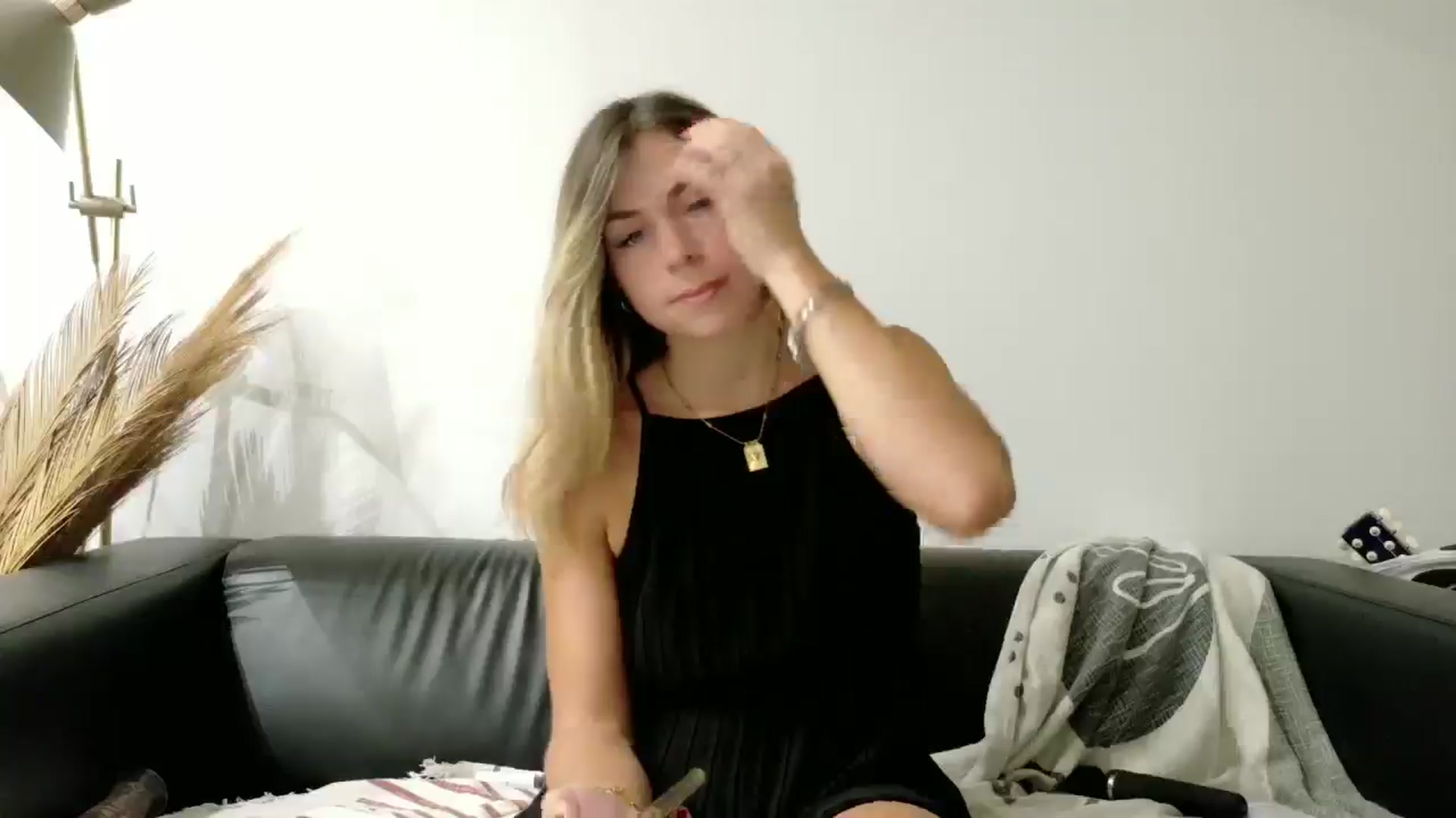 Gallery image thumbnail from Alicewonder1's myfreecams stream on, 06/25/2025, 20:59 image 13 of 20