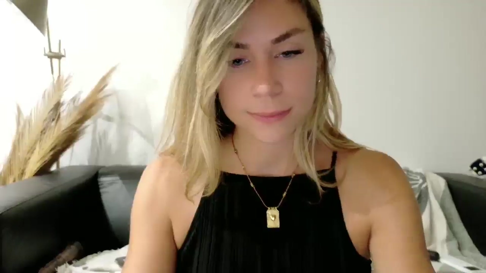 Gallery image thumbnail from Alicewonder1's myfreecams stream on, 06/25/2025, 22:14 image 20 of 20