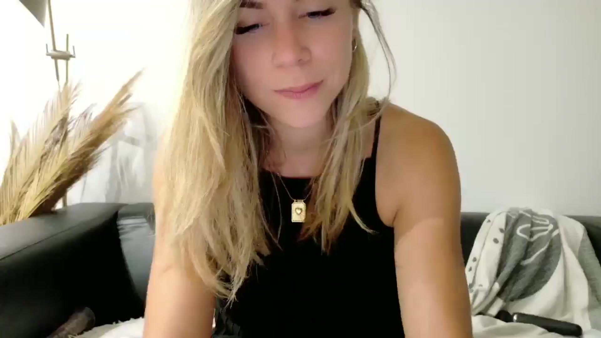 Gallery image thumbnail from Alicewonder1's myfreecams stream on, 06/25/2025, 22:14 image 6 of 20