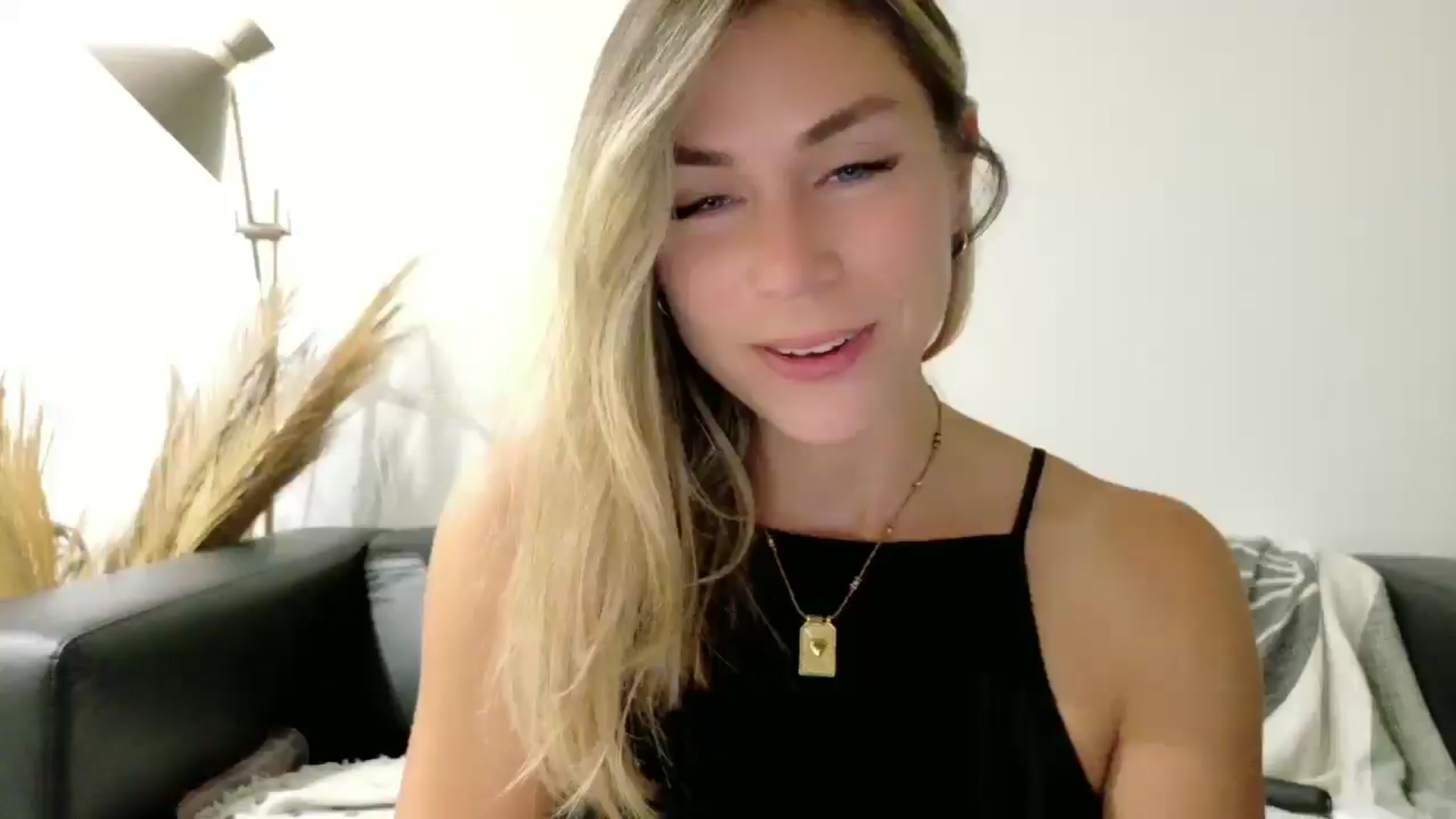Gallery image thumbnail from Alicewonder1's myfreecams stream on, 06/25/2025, 22:14 image 1 of 20
