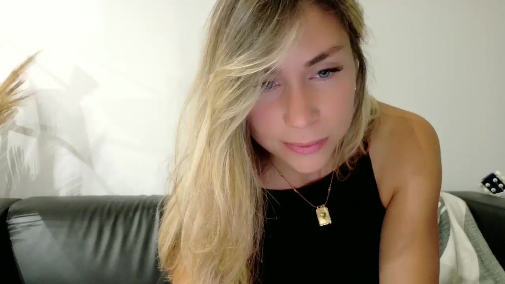 Gallery image thumbnail from Alicewonder1's myfreecams stream on, 06/25/2025, 22:14 image 18 of 20