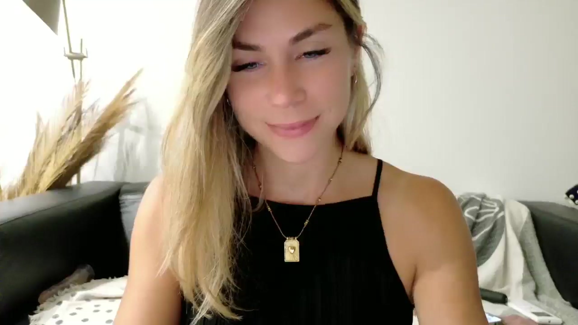 Gallery image thumbnail from Alicewonder1's myfreecams stream on, 06/25/2025, 22:14 image 5 of 20