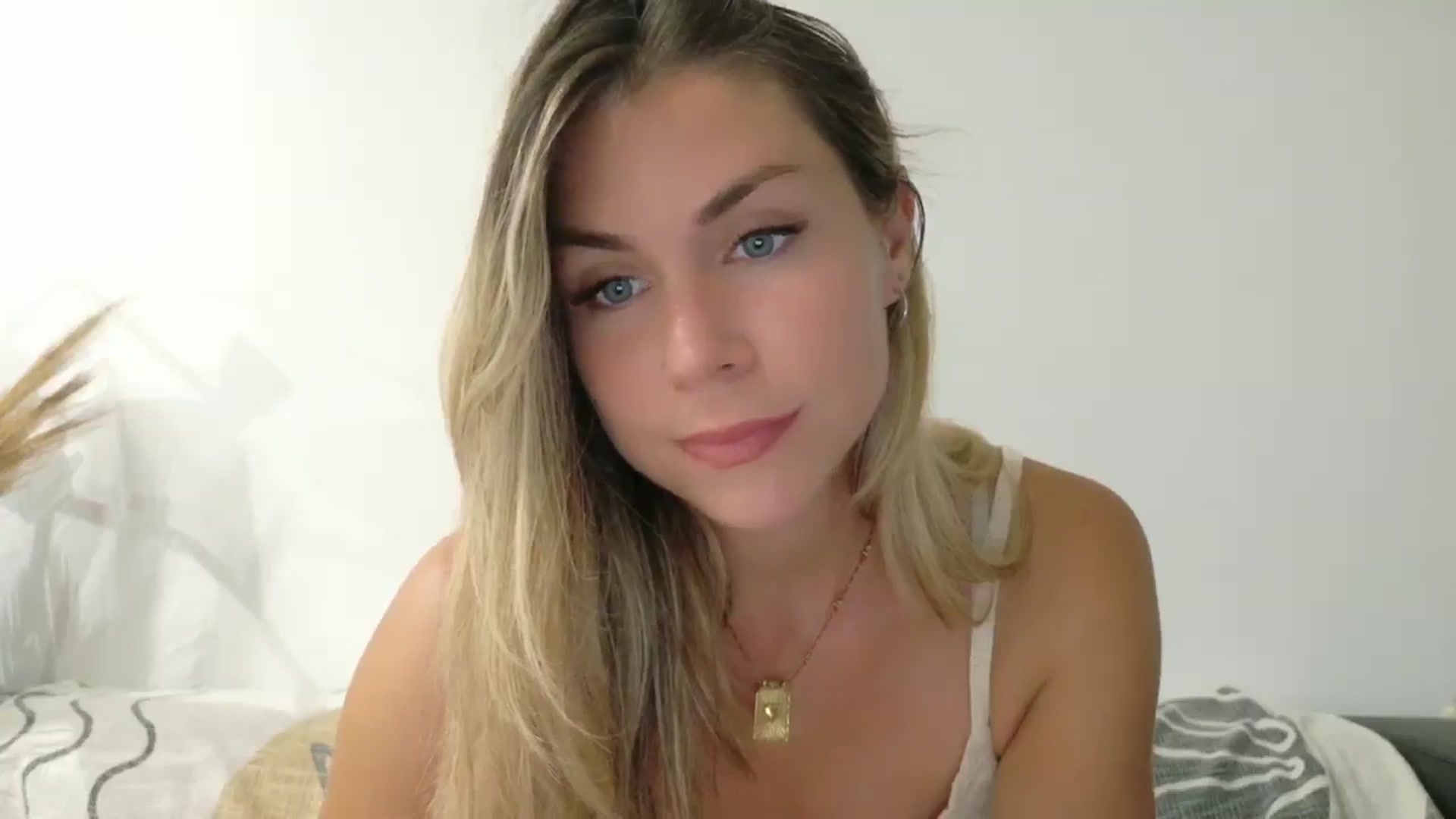 Gallery image thumbnail from Alicewonder1's myfreecams stream on, 06/27/2025, 19:04 image 9 of 20