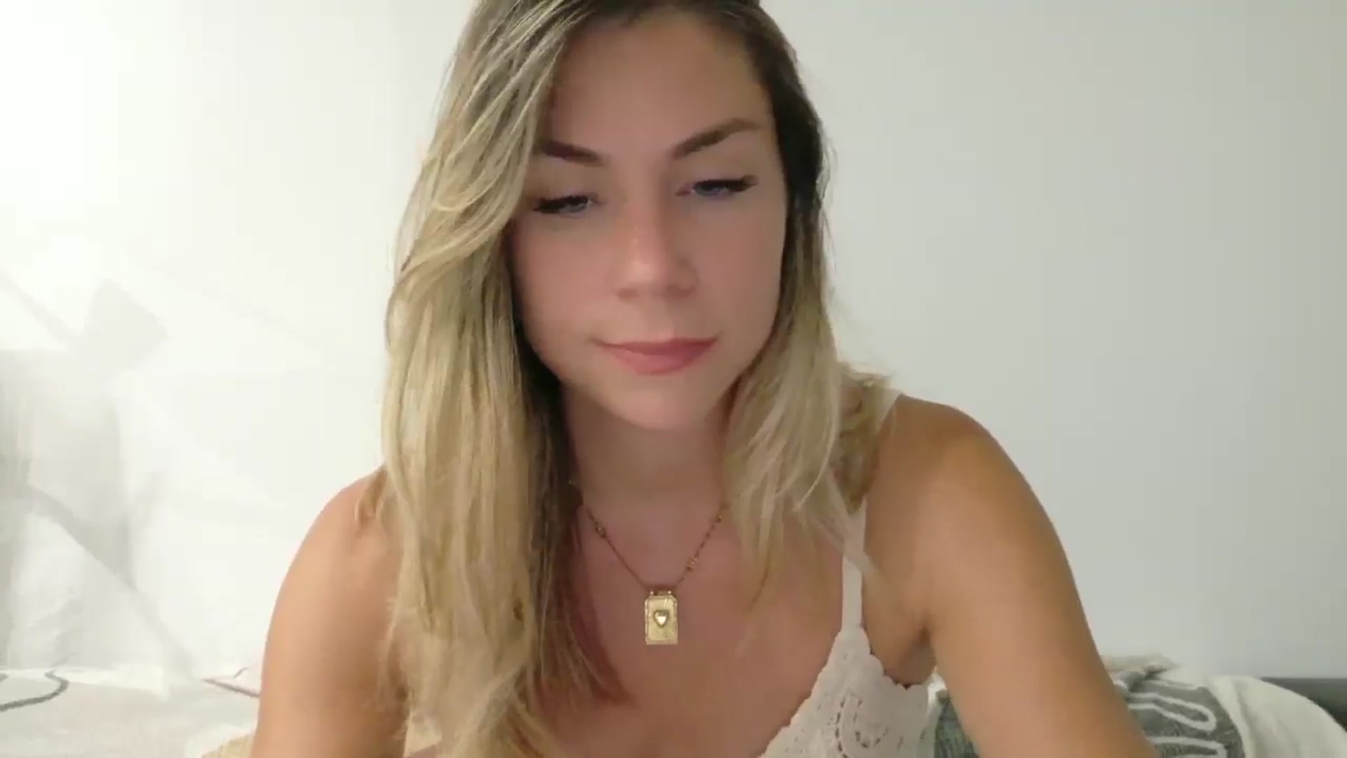 Gallery image thumbnail from Alicewonder1's myfreecams stream on, 06/27/2025, 19:04 image 20 of 20