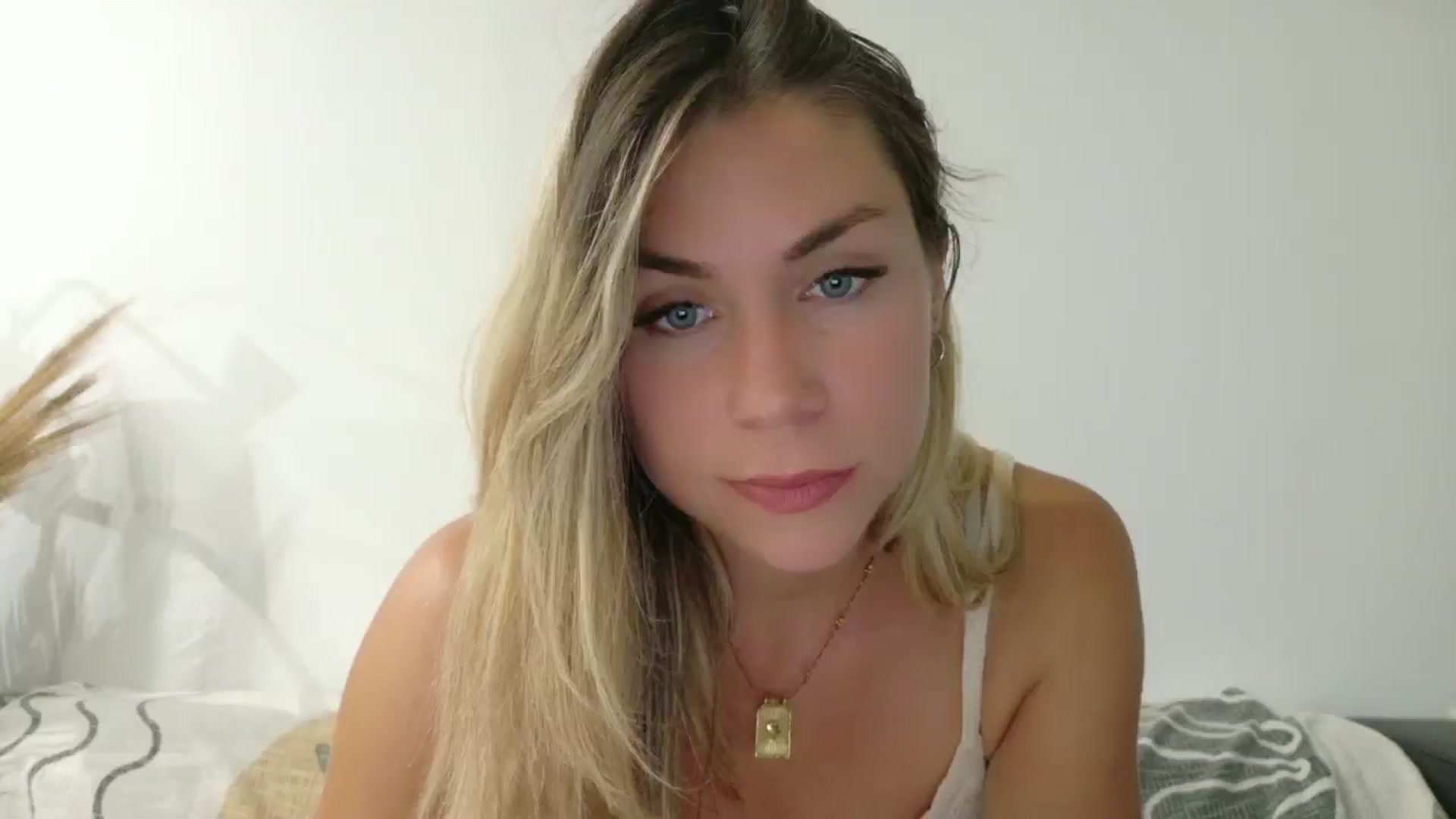 Gallery image thumbnail from Alicewonder1's myfreecams stream on, 06/27/2025, 19:04 image 8 of 20