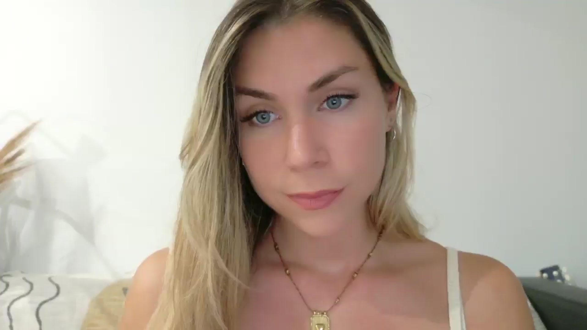 Gallery image thumbnail from Alicewonder1's myfreecams stream on, 06/27/2025, 19:04 image 3 of 20
