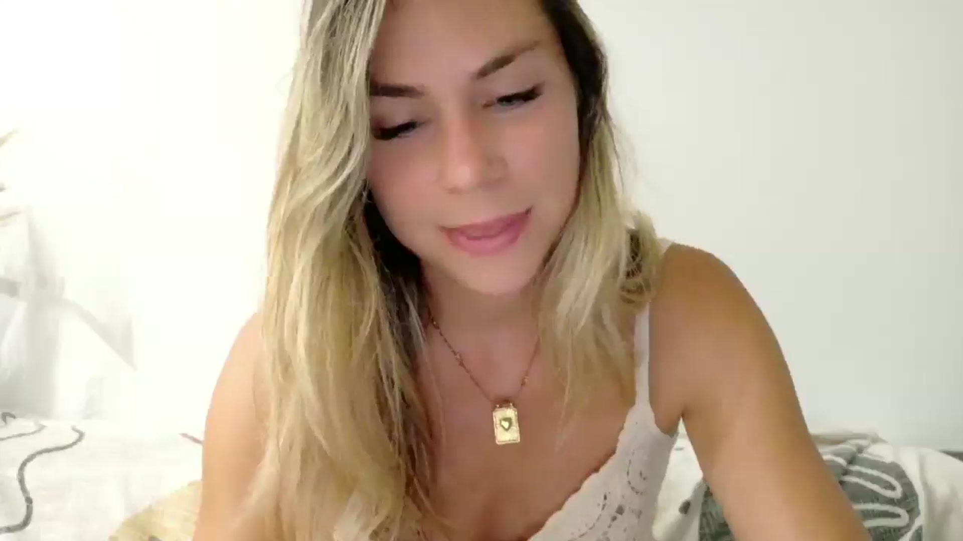 Gallery image thumbnail from Alicewonder1's myfreecams stream on, 06/27/2025, 19:44 image 7 of 20