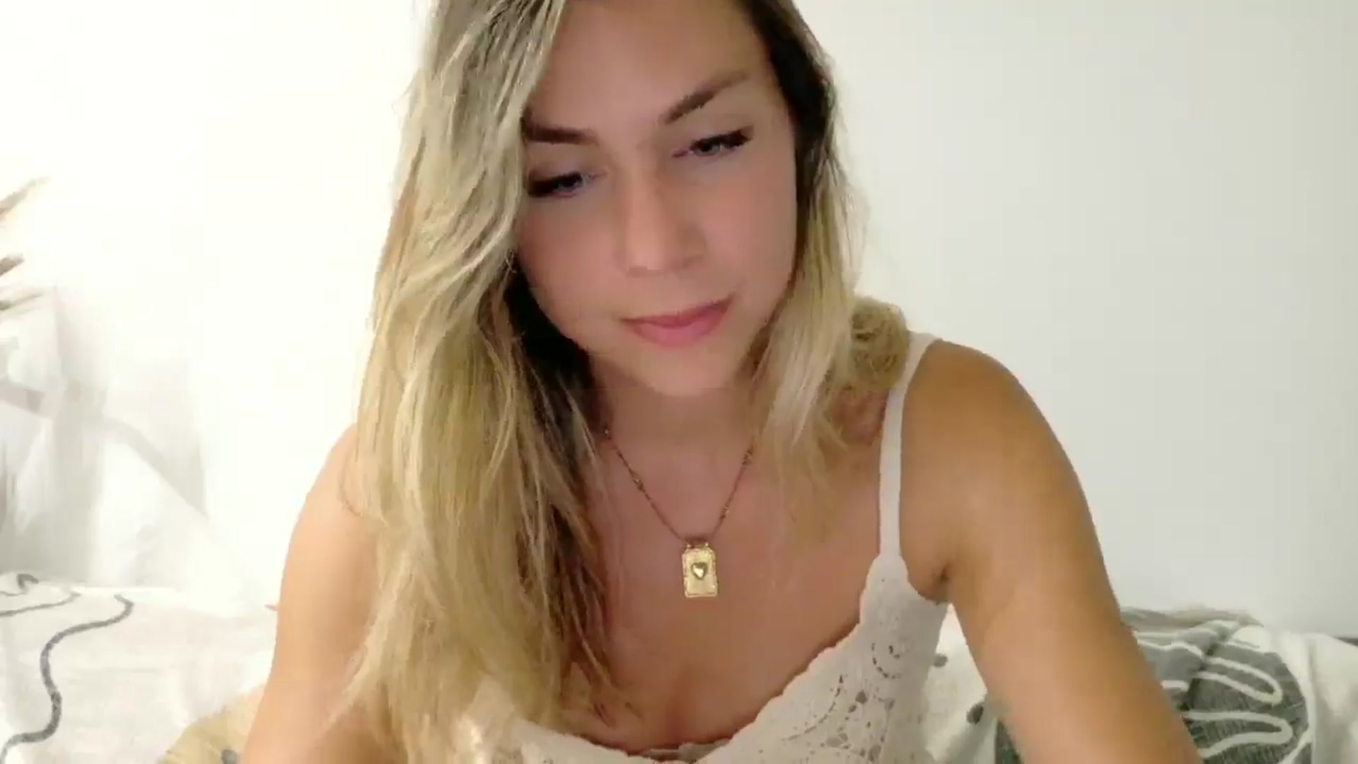 Gallery image thumbnail from Alicewonder1's myfreecams stream on, 06/27/2025, 19:44 image 6 of 20