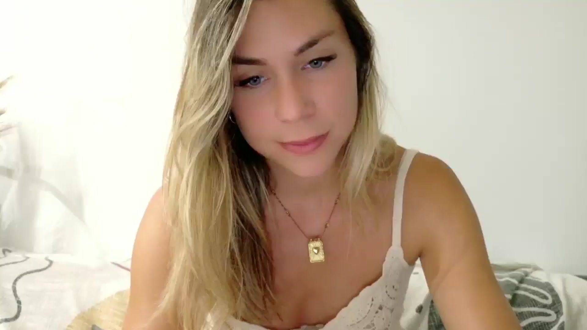 Gallery image thumbnail from Alicewonder1's myfreecams stream on, 06/27/2025, 19:44 image 5 of 20
