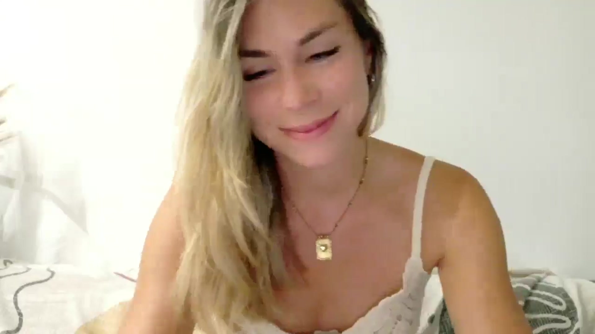 Gallery image thumbnail from Alicewonder1's myfreecams stream on, 06/27/2025, 19:44 image 10 of 20