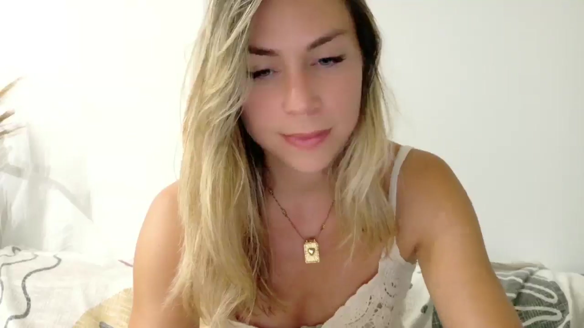 Gallery image thumbnail from Alicewonder1's myfreecams stream on, 06/27/2025, 19:44 image 9 of 20