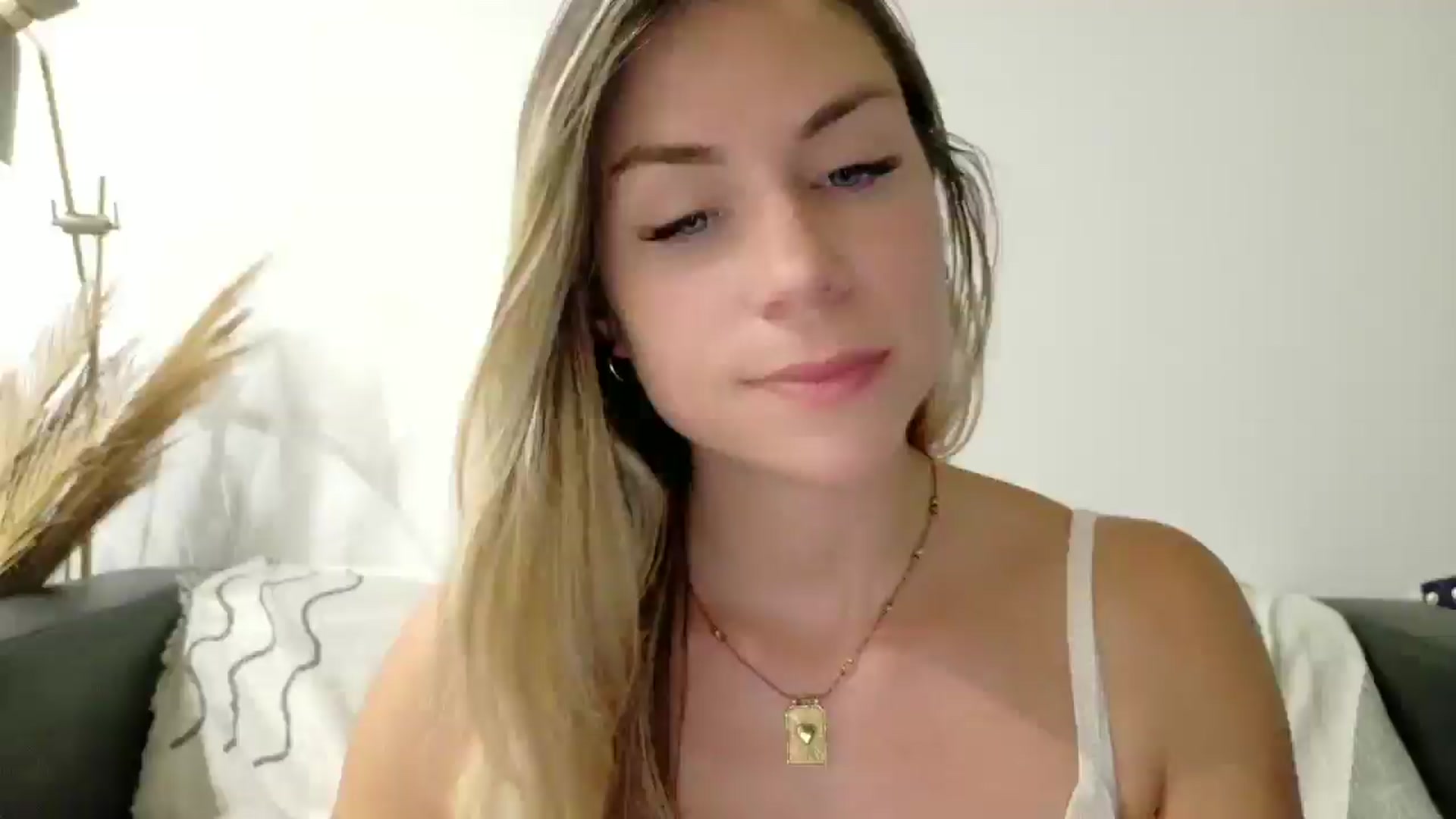 Gallery image thumbnail from Alicewonder1's myfreecams stream on, 06/27/2025, 19:44 image 20 of 20