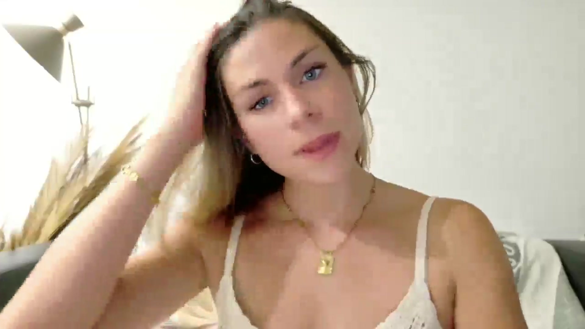 Gallery image thumbnail from Alicewonder1's myfreecams stream on, 06/27/2025, 19:44 image 13 of 20