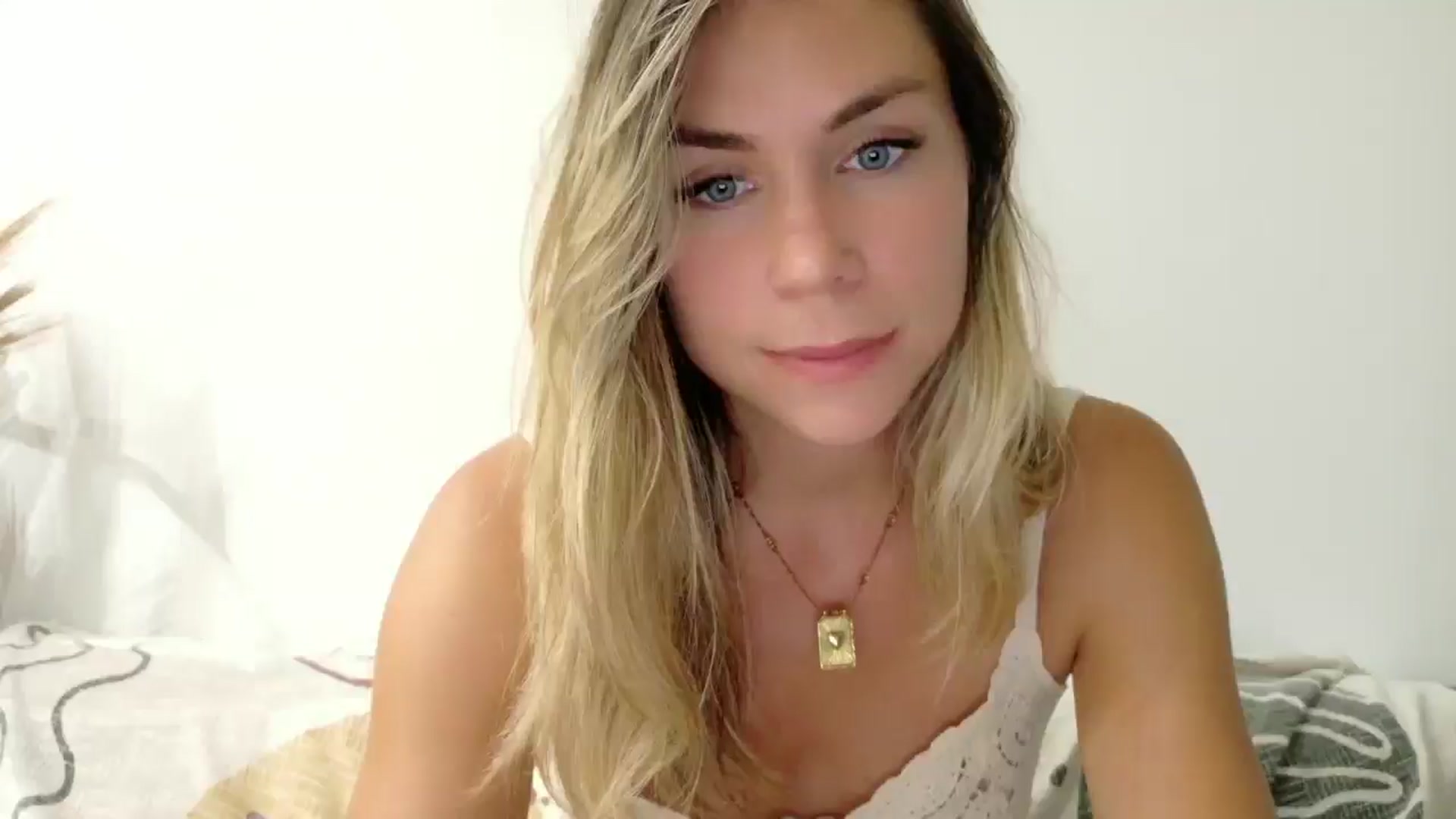 Gallery image thumbnail from Alicewonder1's myfreecams stream on, 06/27/2025, 19:44 image 8 of 20