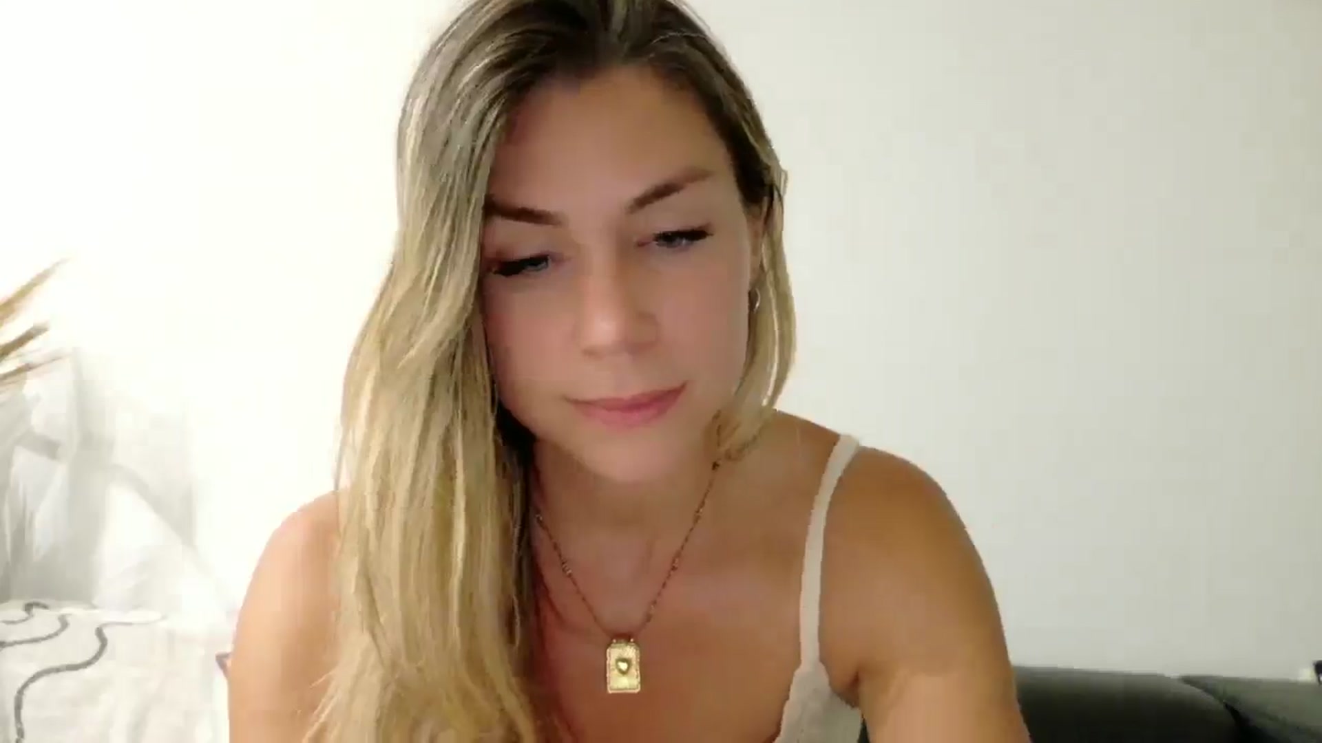 Gallery image thumbnail from Alicewonder1's myfreecams stream on, 06/27/2025, 20:45 image 20 of 20