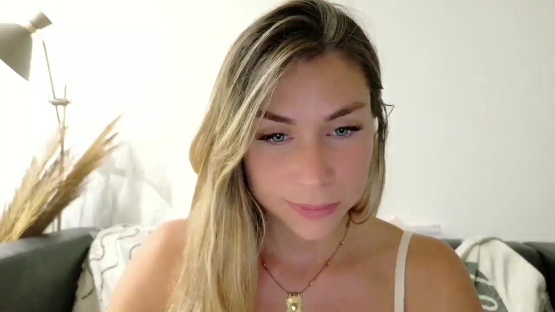 Gallery image thumbnail from Alicewonder1's myfreecams stream on, 06/27/2025, 20:45 image 9 of 20