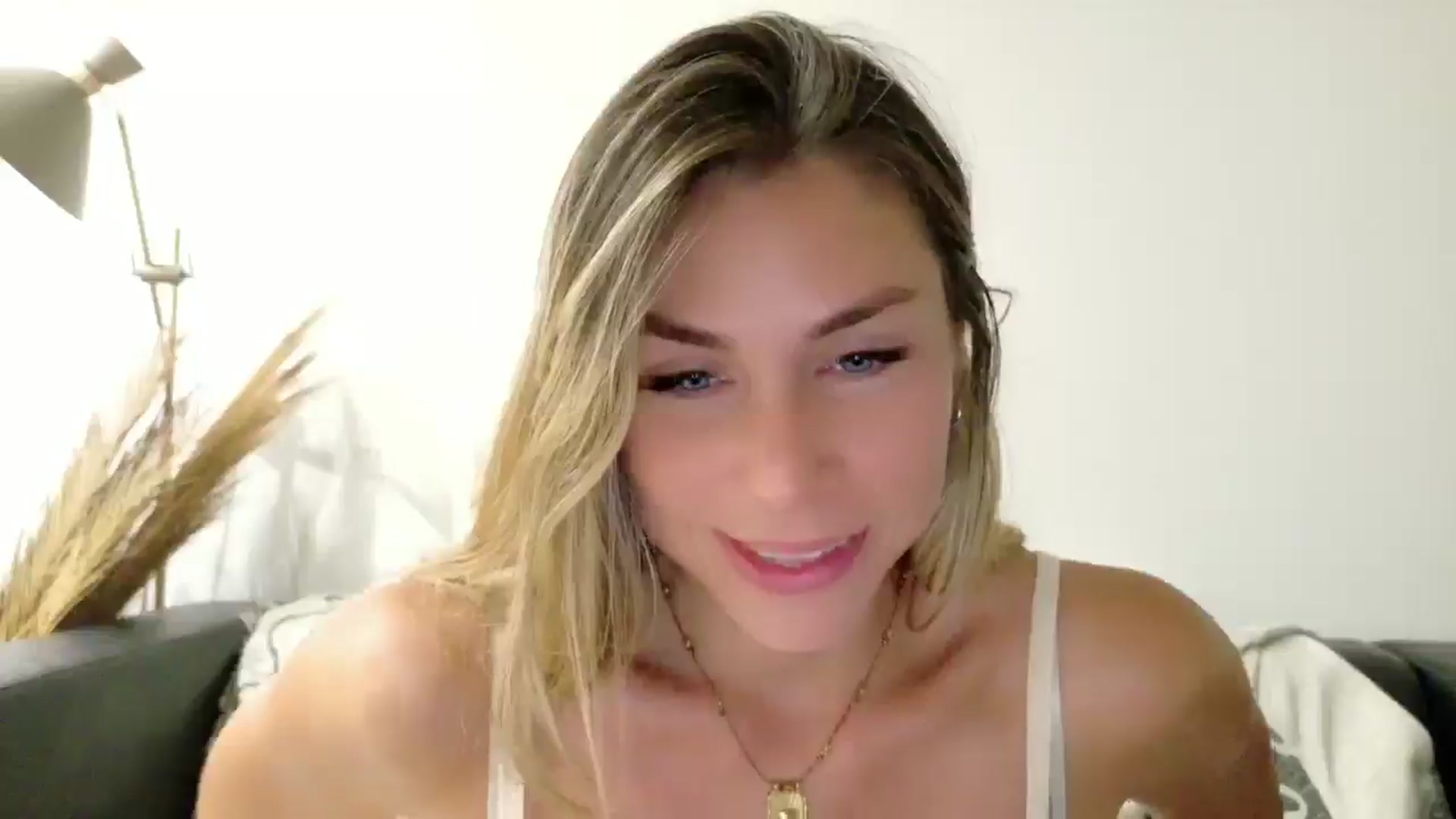 Gallery image thumbnail from Alicewonder1's myfreecams stream on, 06/27/2025, 20:45 image 11 of 20