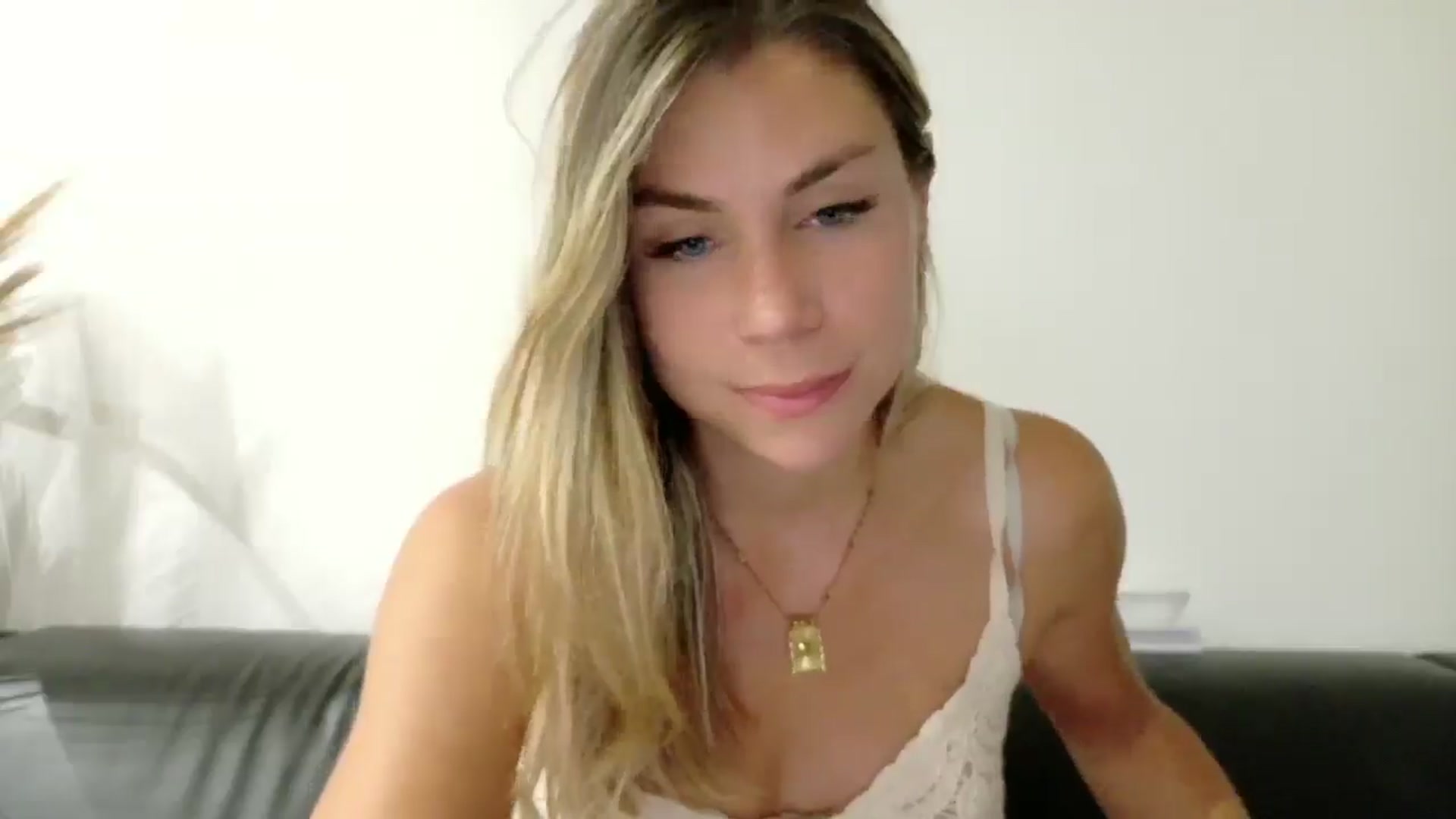 Gallery image thumbnail from Alicewonder1's myfreecams stream on, 06/27/2025, 22:02 image 12 of 20