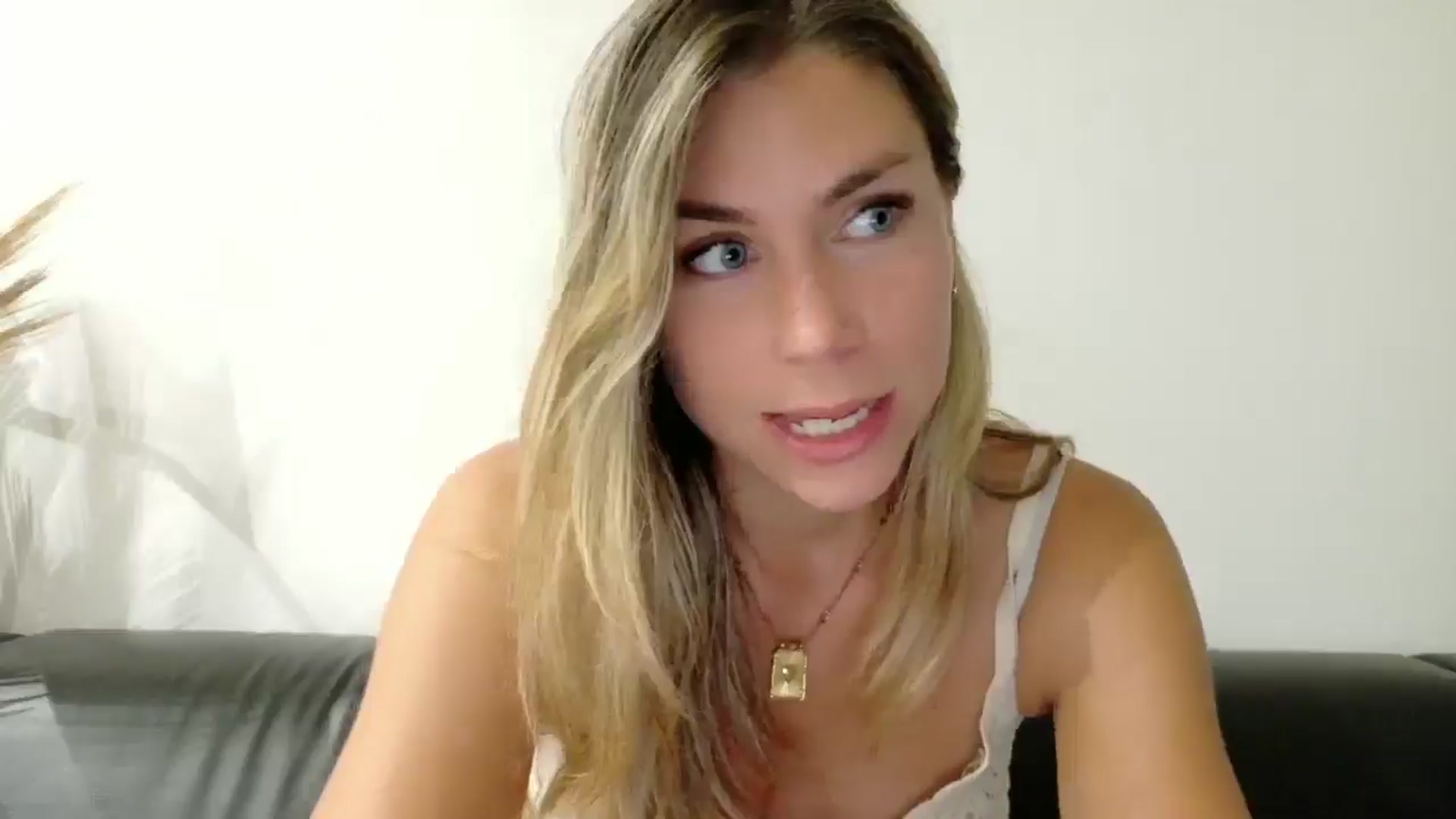 Gallery image thumbnail from Alicewonder1's myfreecams stream on, 06/27/2025, 22:02 image 8 of 20
