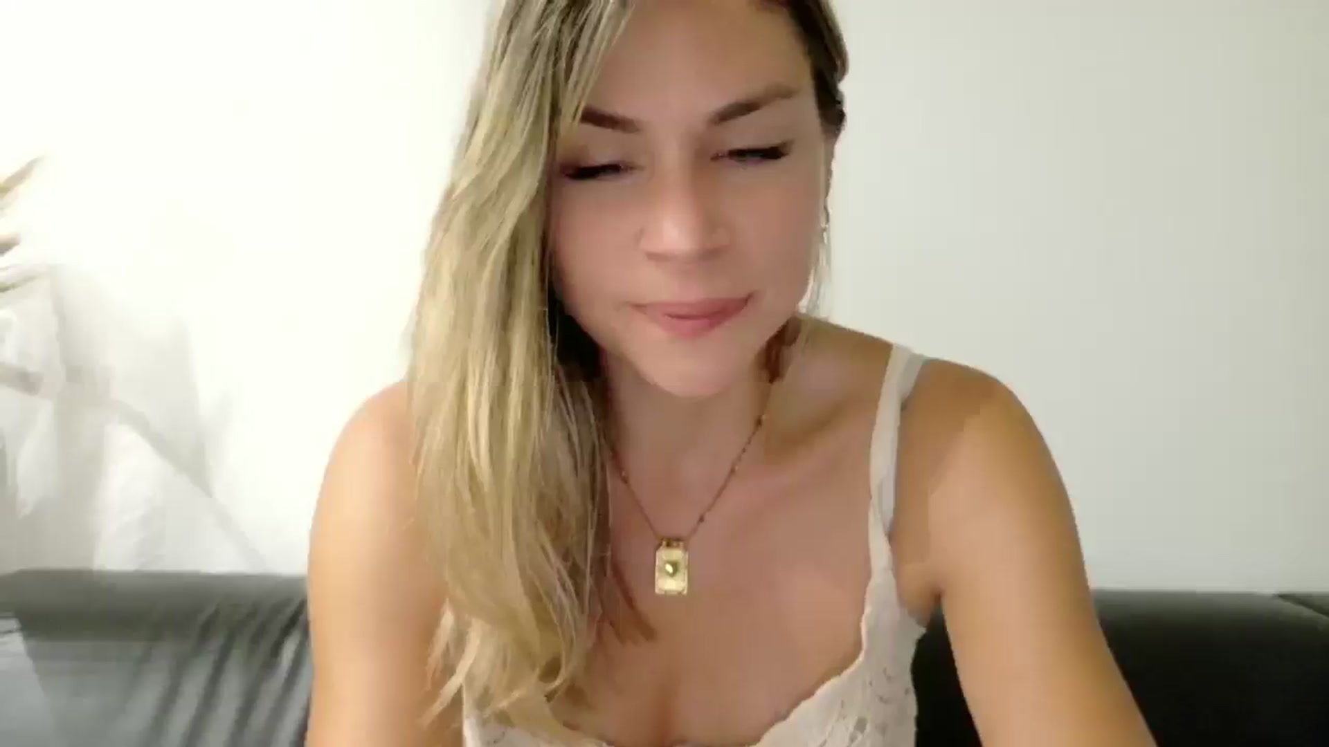 Gallery image thumbnail from Alicewonder1's myfreecams stream on, 06/27/2025, 22:02 image 11 of 20