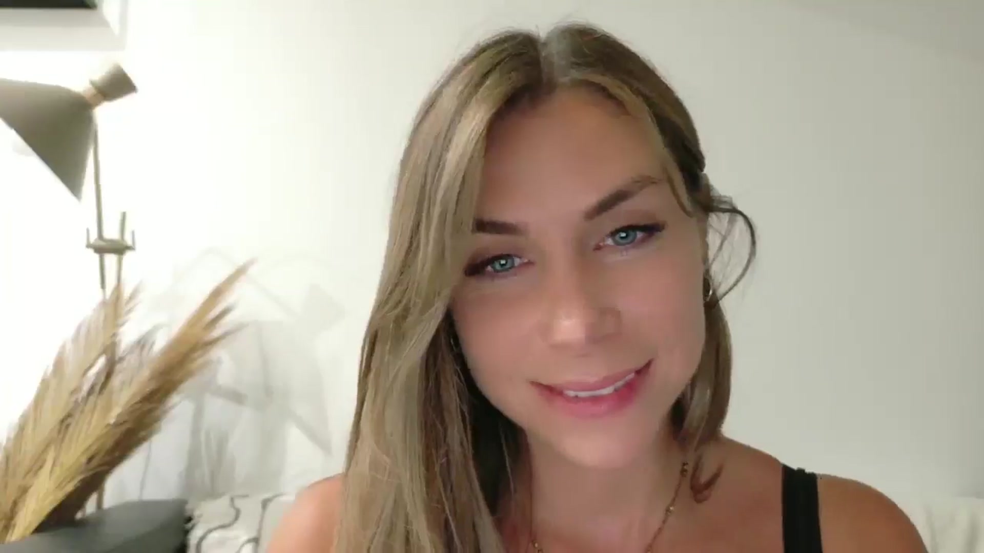 Gallery image thumbnail from Alicewonder1's myfreecams stream on, 06/30/2025, 22:39 image 9 of 20