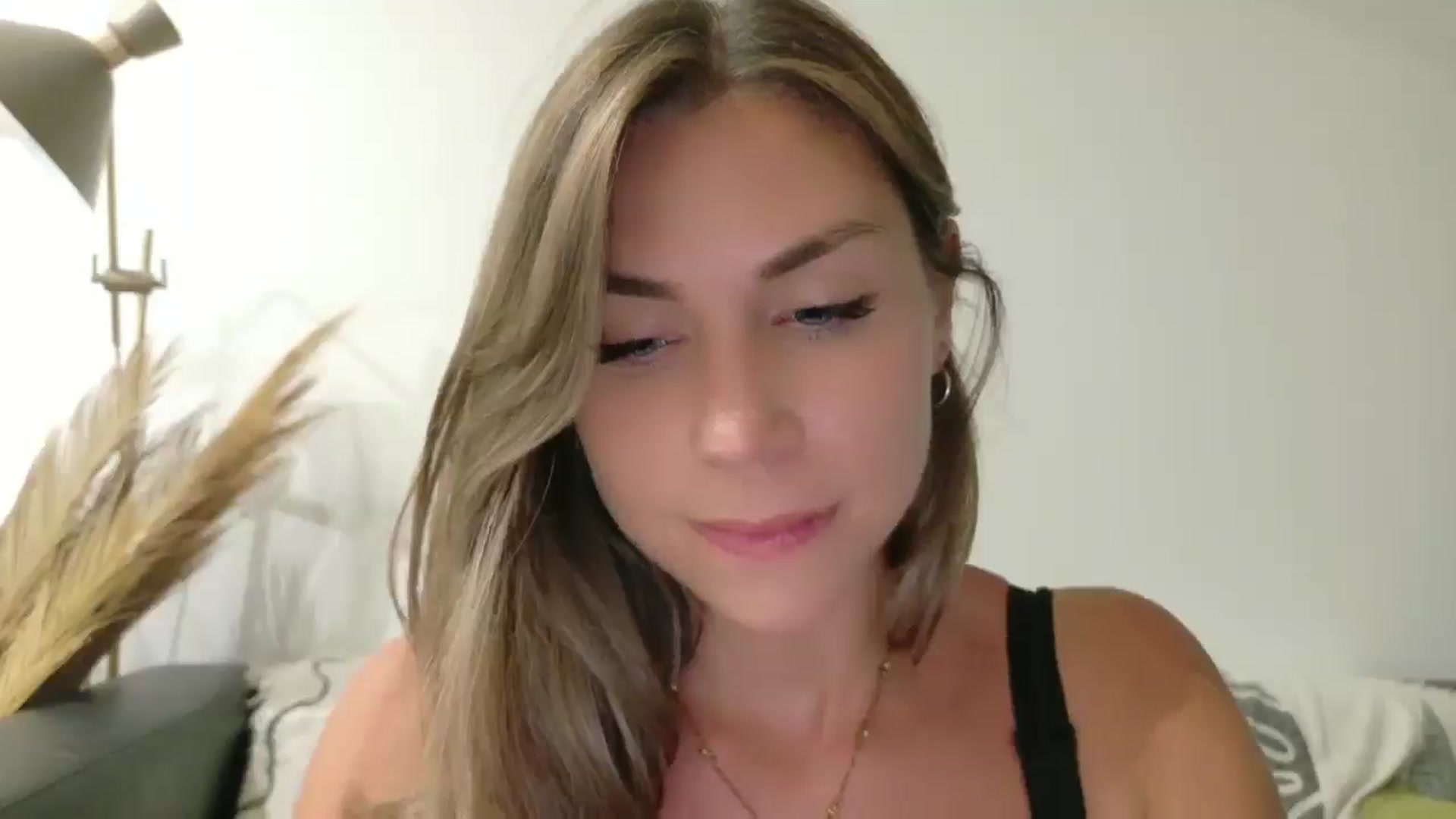 Gallery image thumbnail from Alicewonder1's myfreecams stream on, 06/30/2025, 22:39 image 11 of 20
