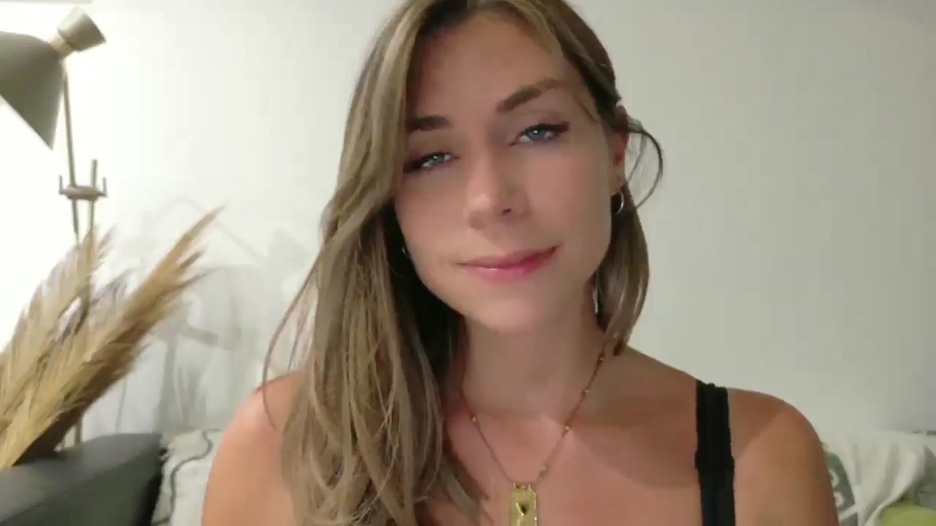 Gallery image thumbnail from Alicewonder1's myfreecams stream on, 06/30/2025, 22:39 image 8 of 20