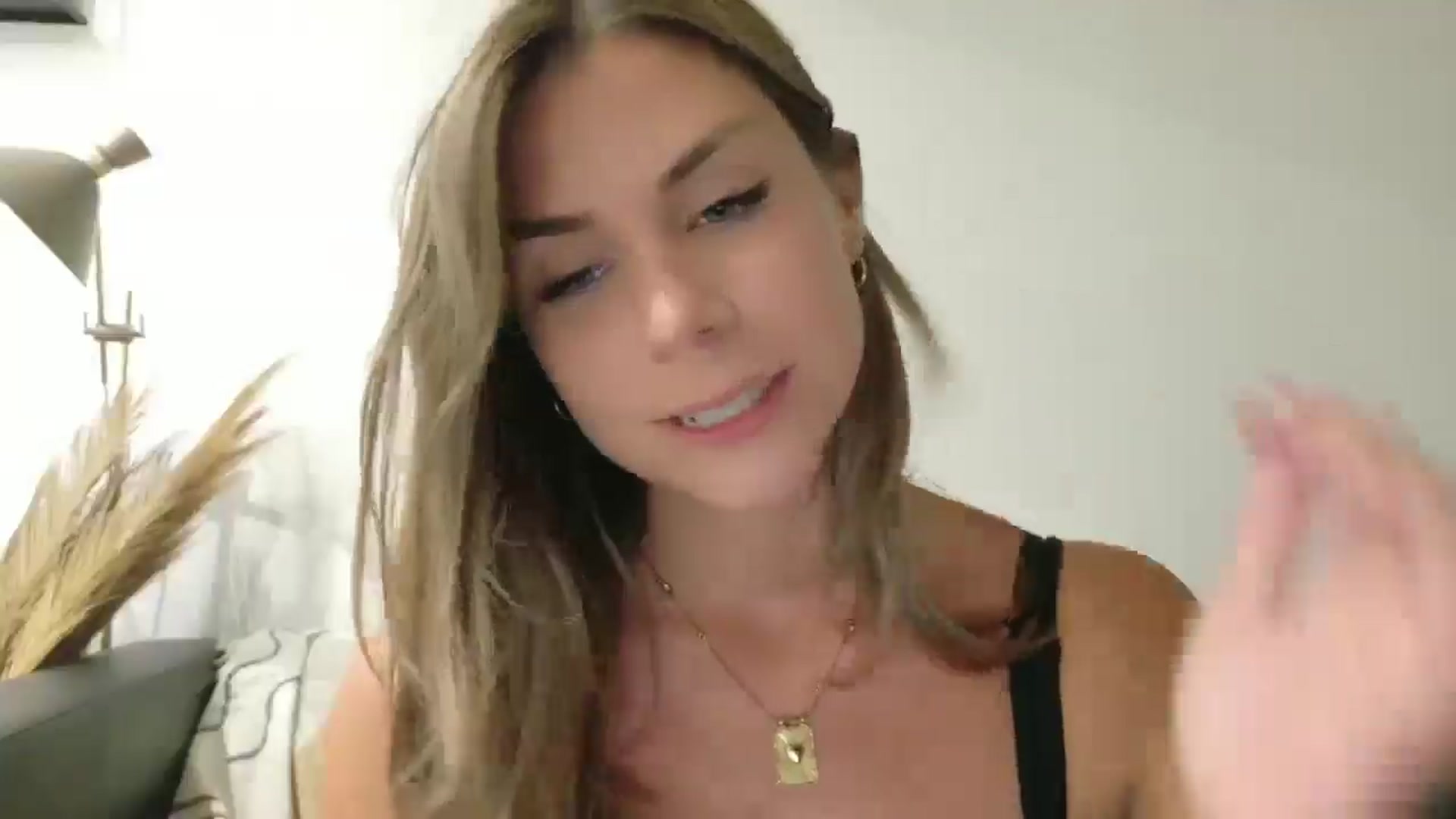Gallery image thumbnail from Alicewonder1's myfreecams stream on, 06/30/2025, 22:39 image 5 of 20