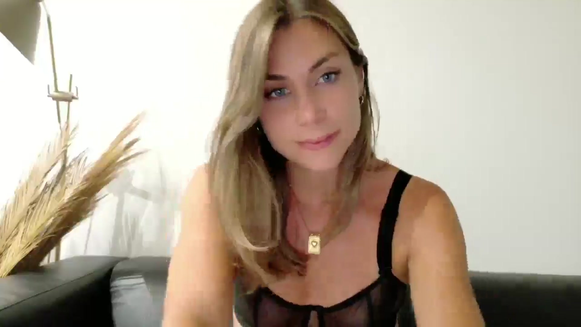 Gallery image thumbnail from Alicewonder1's myfreecams stream on, 06/30/2025, 23:38 image 4 of 20