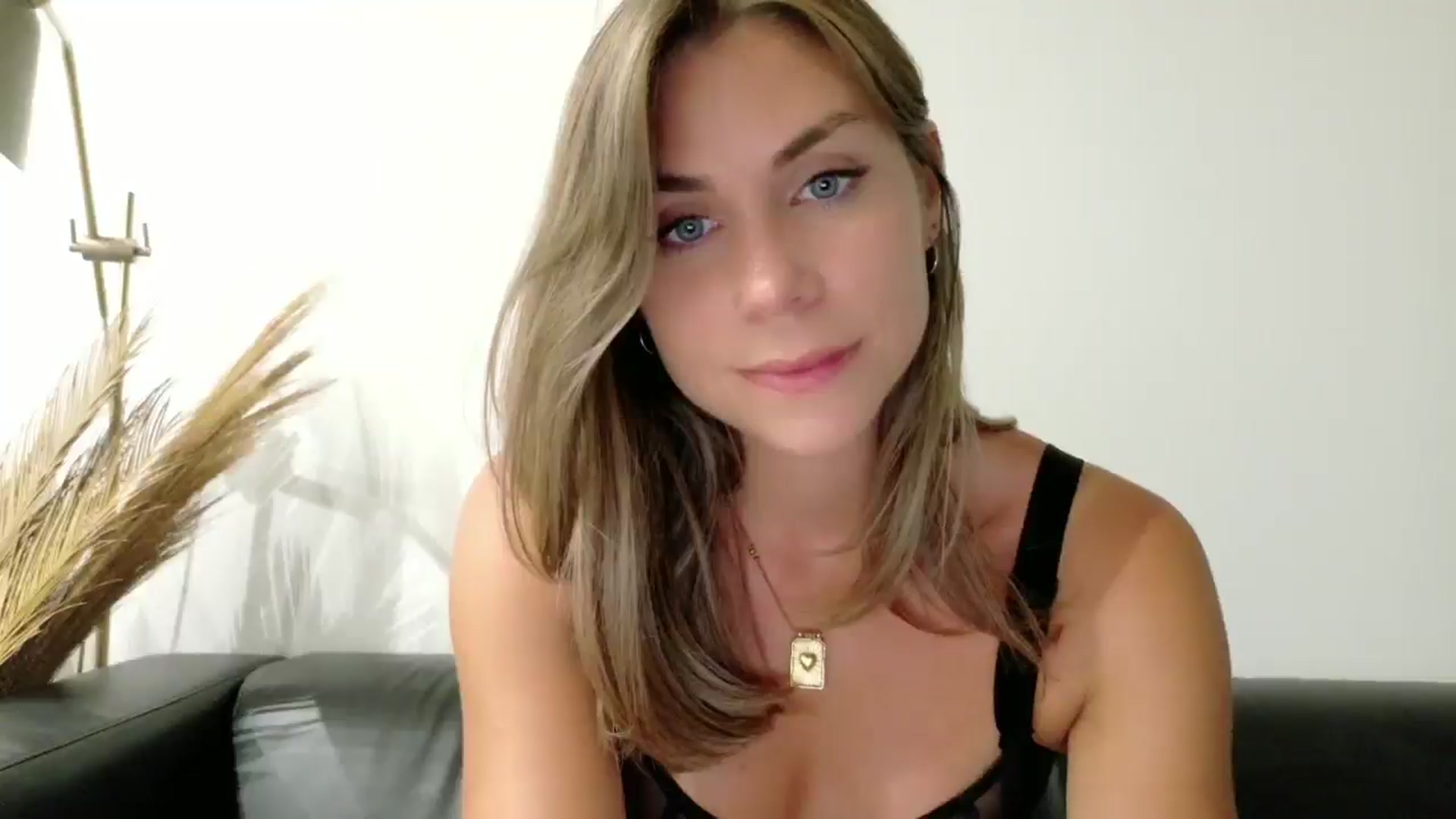 Gallery image thumbnail from Alicewonder1's myfreecams stream on, 06/30/2025, 23:38 image 18 of 20