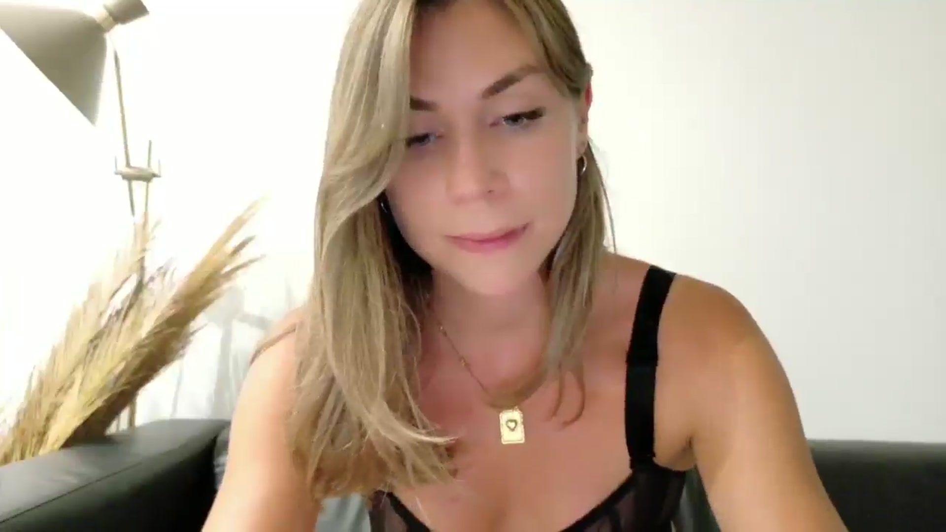 Gallery image thumbnail from Alicewonder1's myfreecams stream on, 06/30/2025, 23:38 image 2 of 20