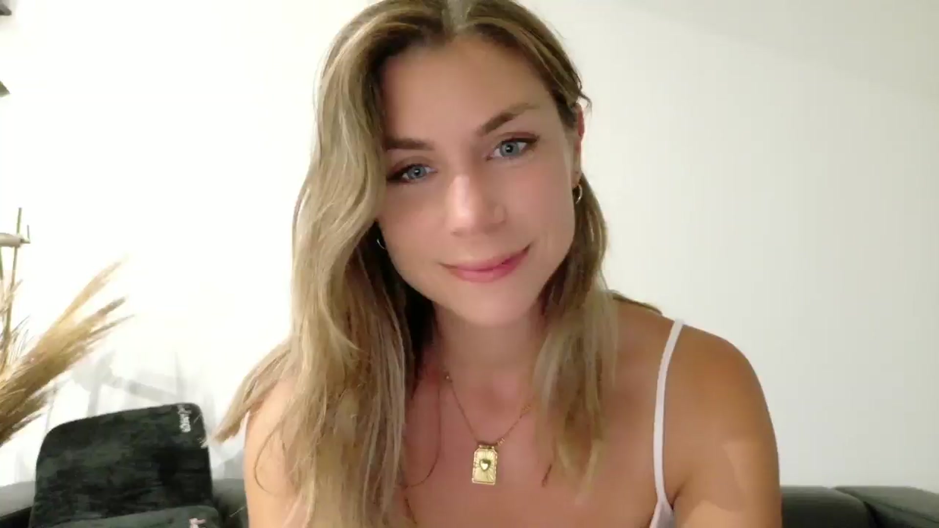Gallery image thumbnail from Alicewonder1's myfreecams stream on, 07/02/2025, 21:30 image 15 of 20