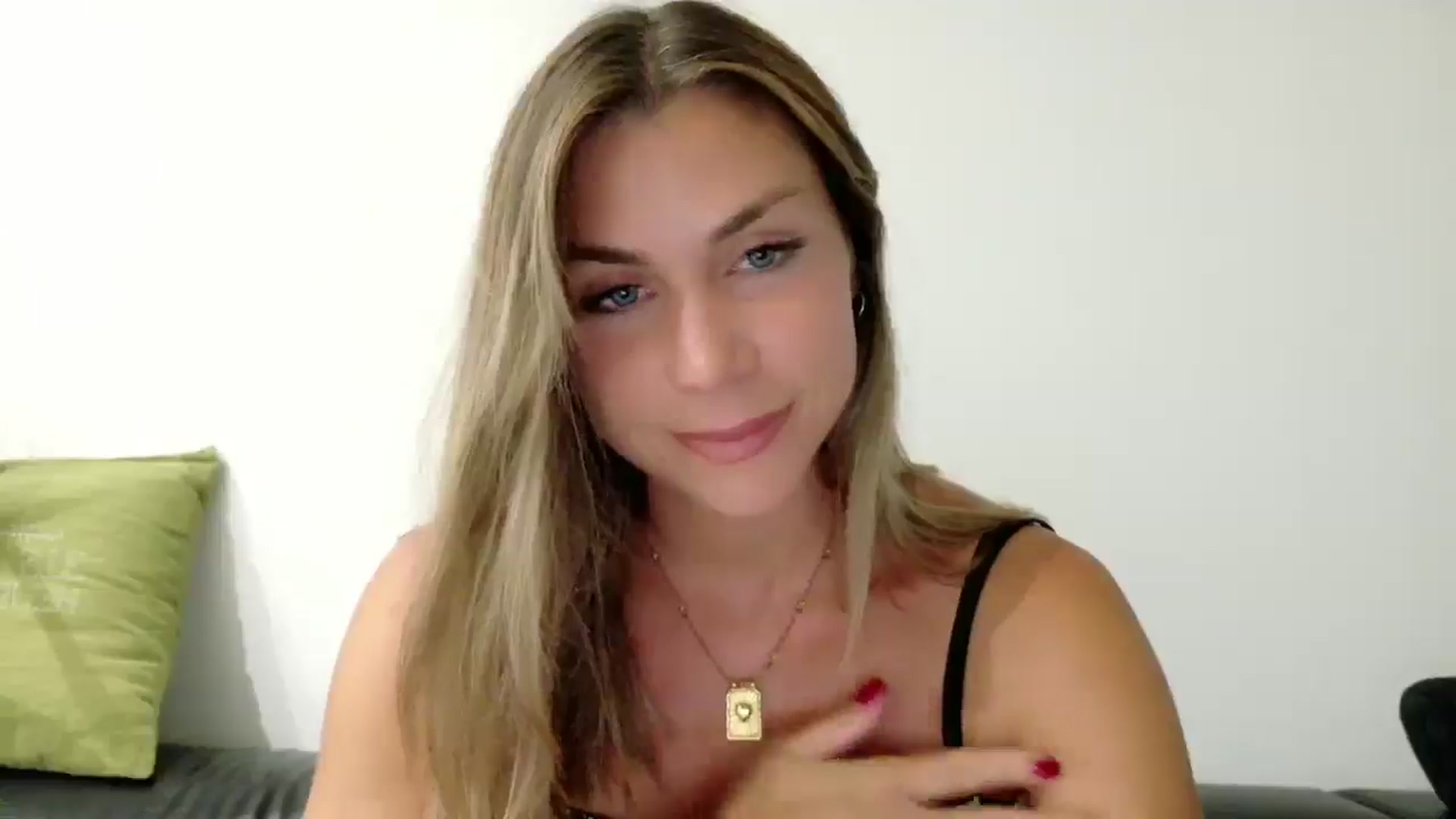Gallery image thumbnail from Alicewonder1's myfreecams stream on, 07/04/2025, 19:04 image 7 of 20