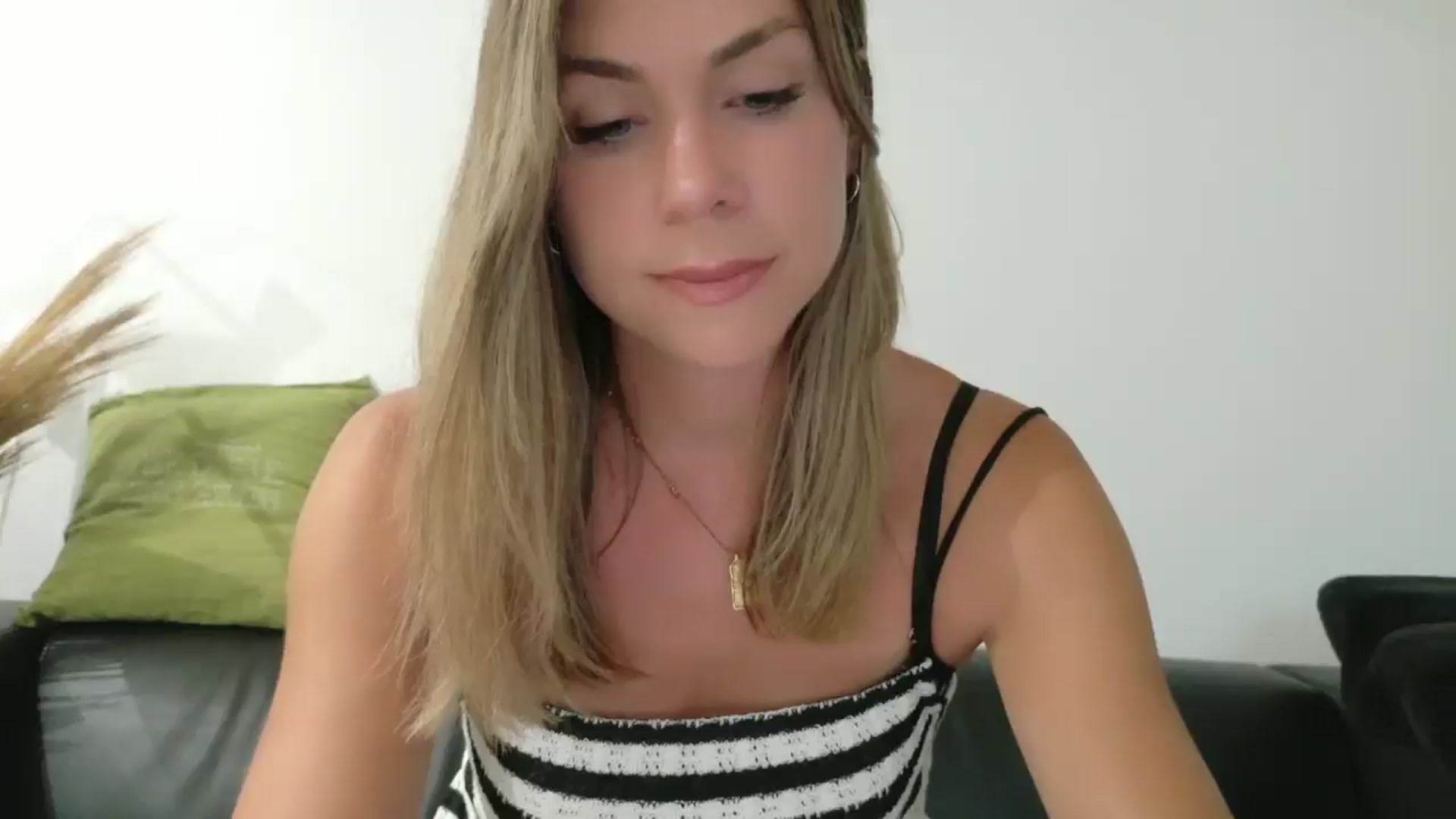 Gallery image thumbnail from Alicewonder1's myfreecams stream on, 07/04/2025, 19:04 image 1 of 20