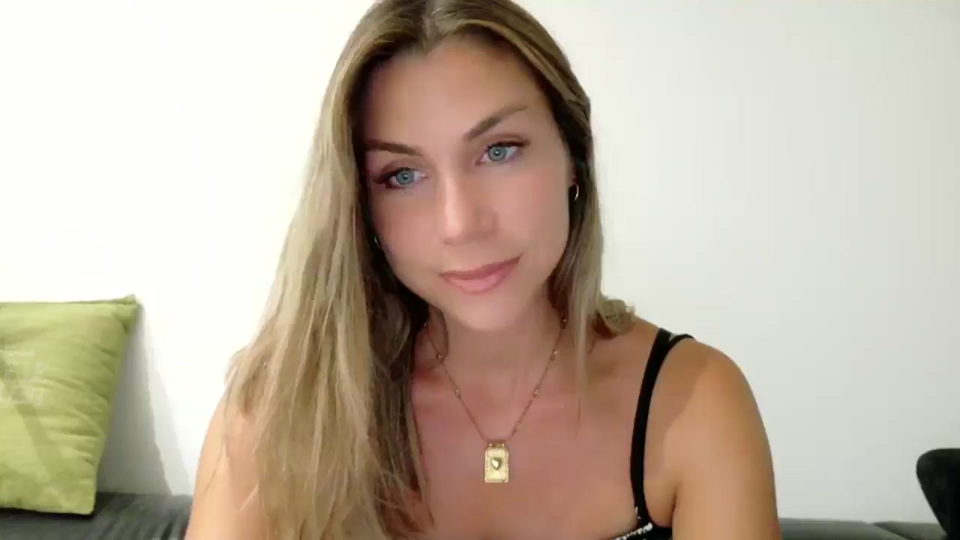 Gallery image thumbnail from Alicewonder1's myfreecams stream on, 07/04/2025, 19:04 image 6 of 20